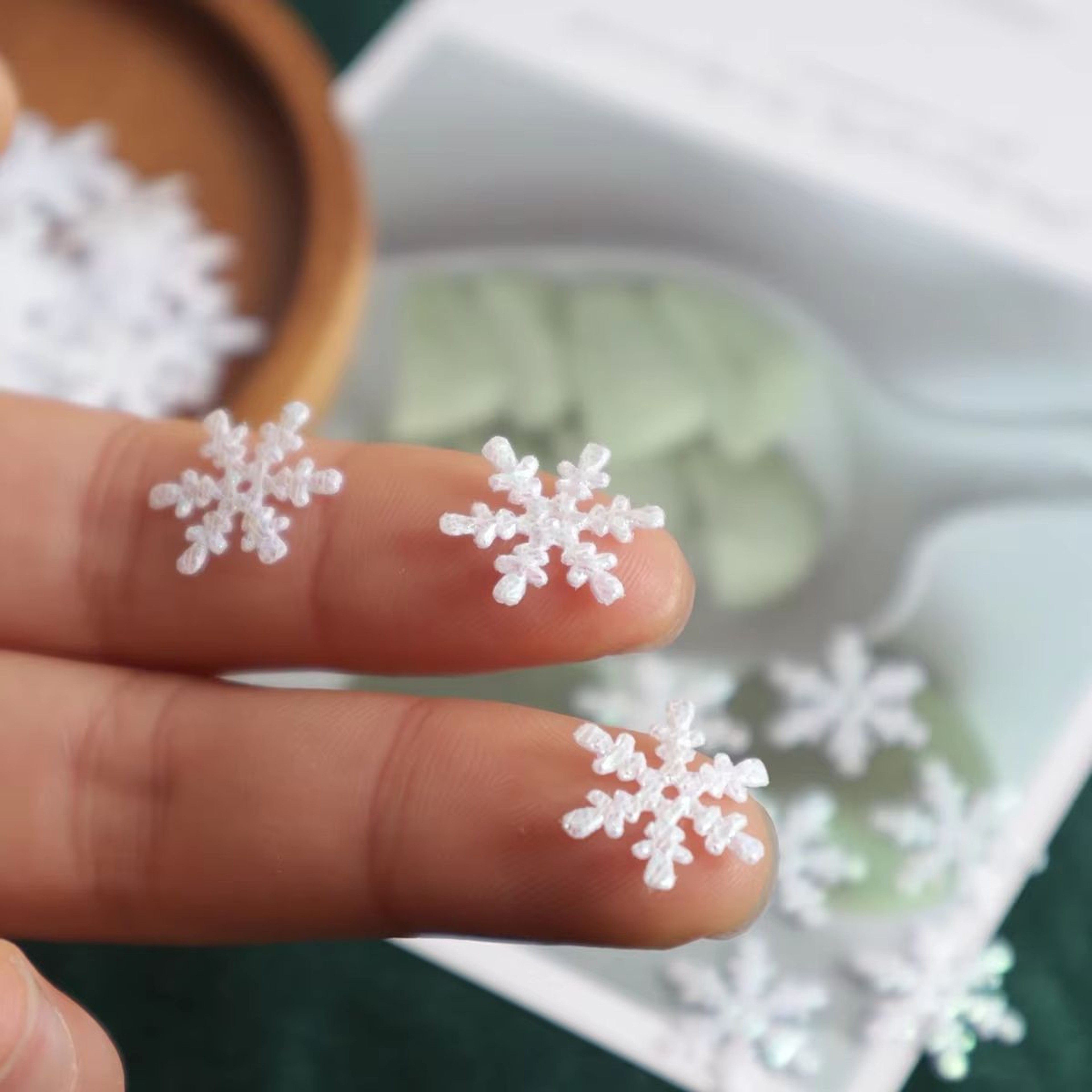Christmas Snowflake Confetti  300pcs Decorative Paper Flakes For Holiday Parties  Events 0