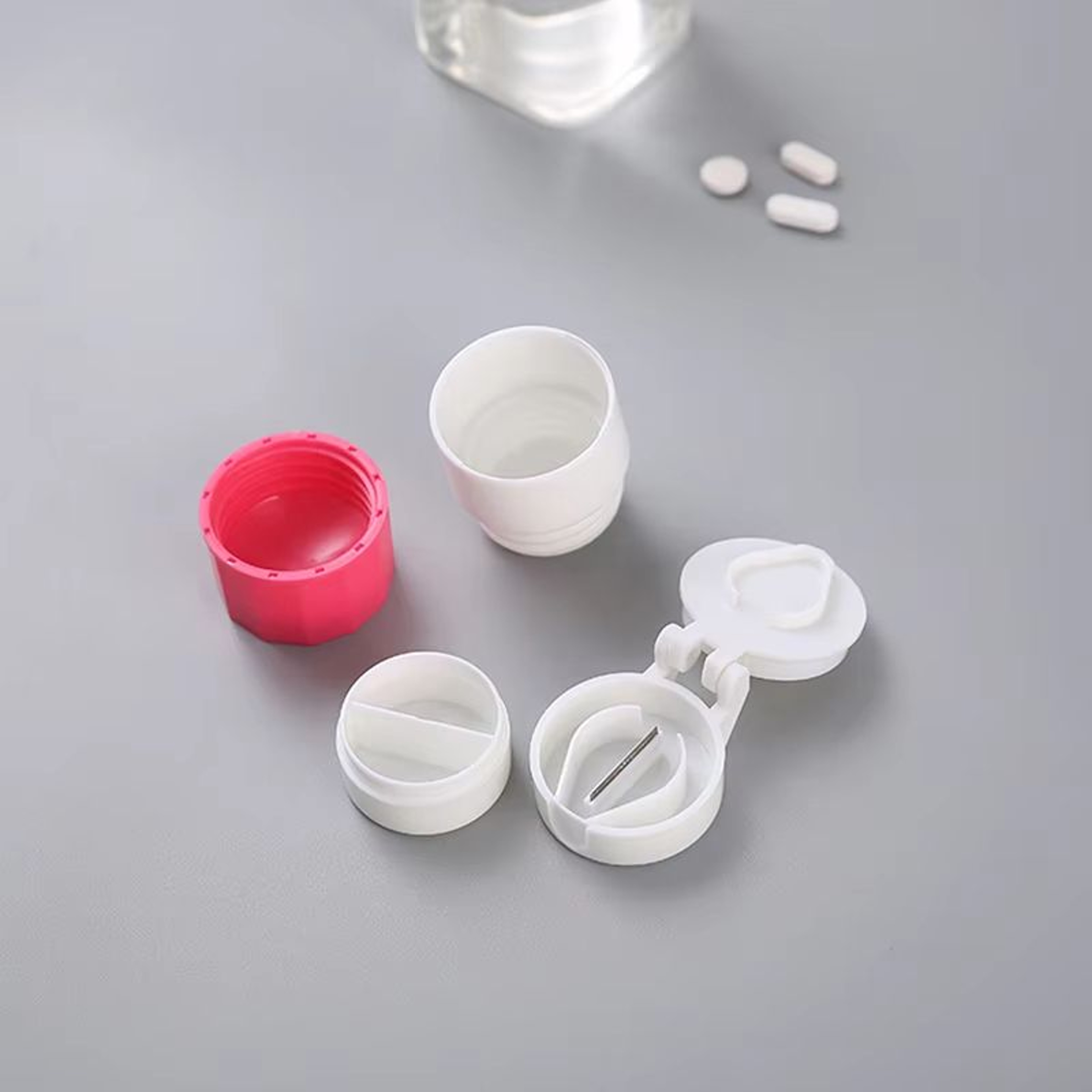 4 In 1 Portable Pill Case With Cutter Grinder And Storage Compartments 4