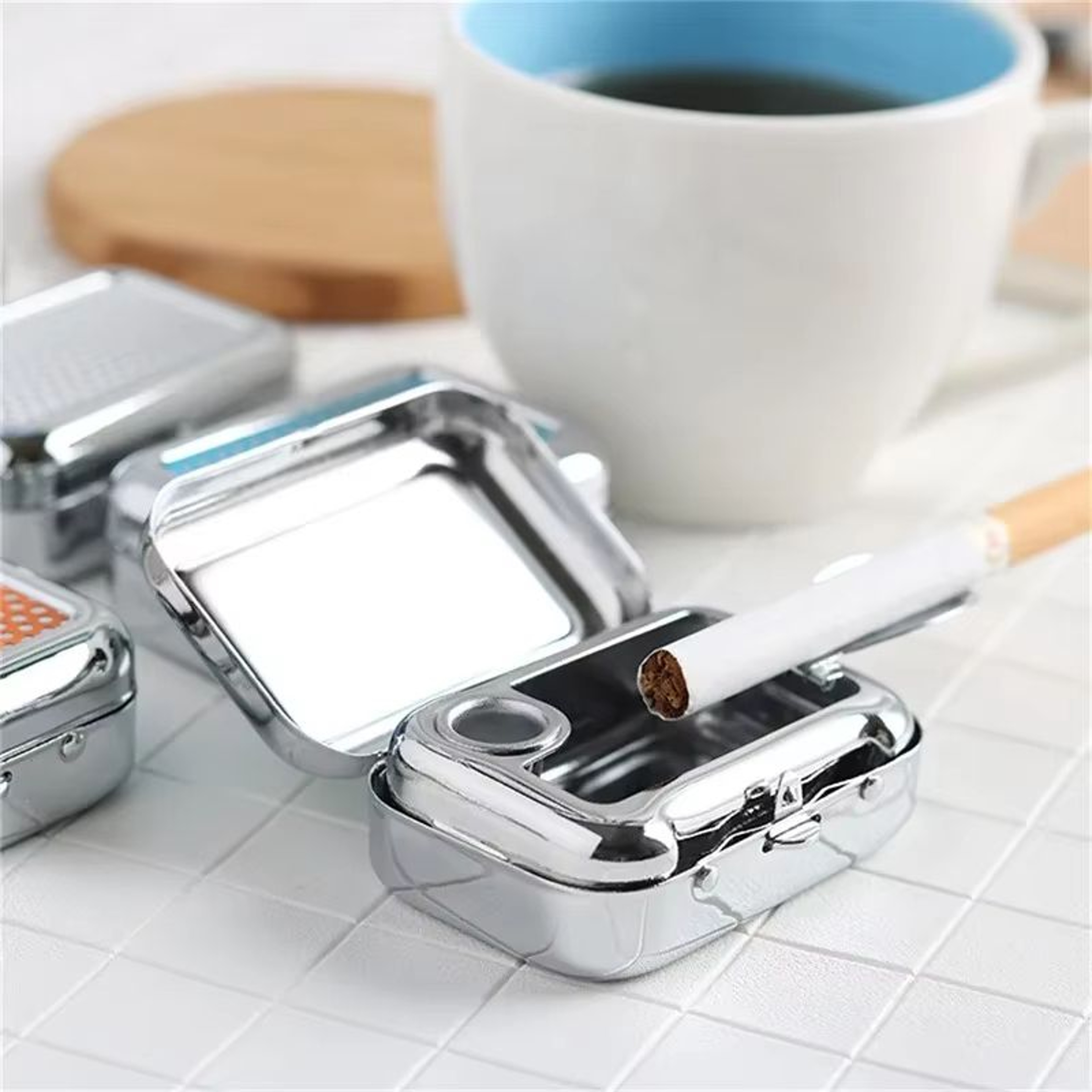 Portable Mini Metal Ashtray With Lockable Lid Pocket Size Outdoor And Desktop Ashtray 0