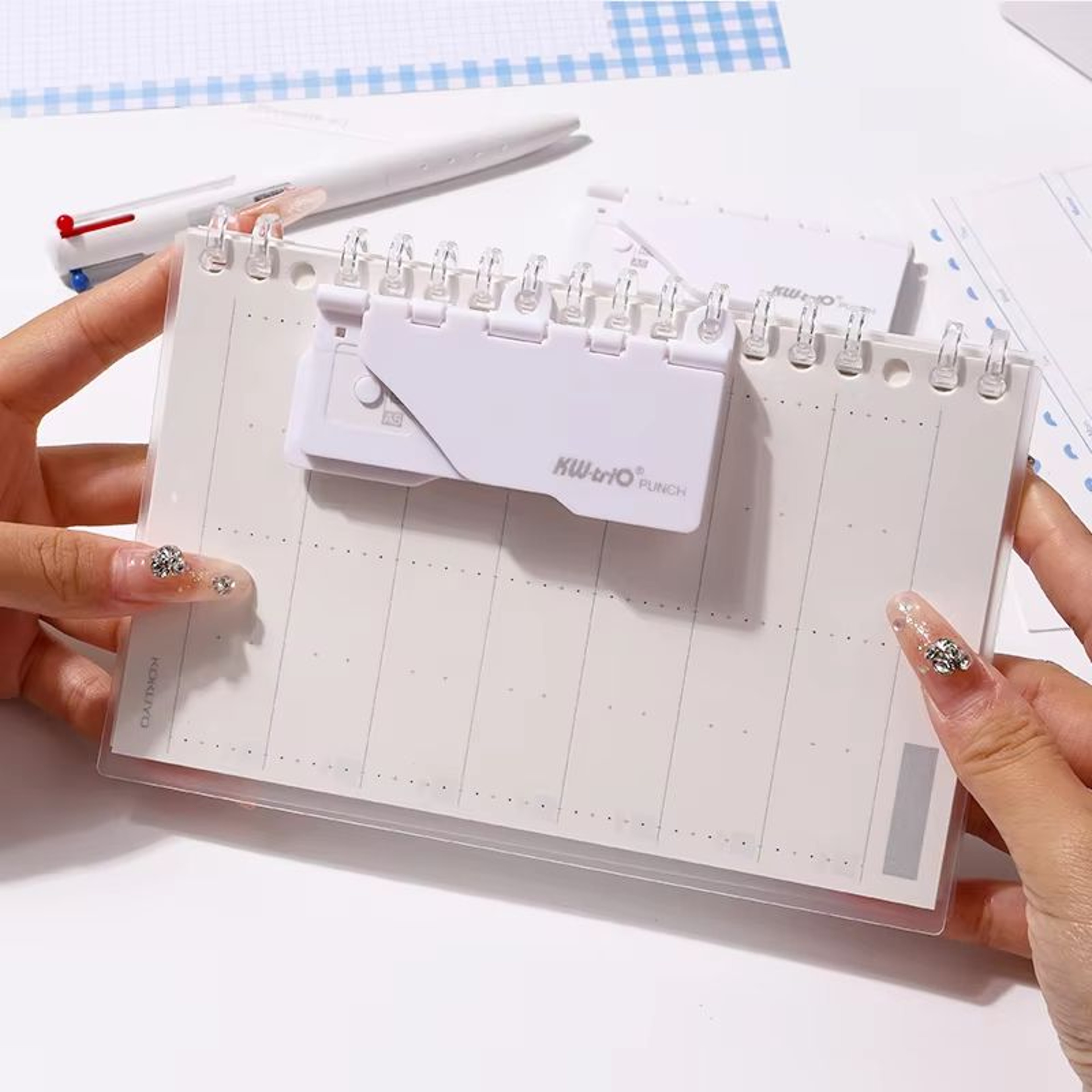 Portable 5 Hole Punch For Planners And Binders Lightweight Handheld Paper Punching Tool For Student 3