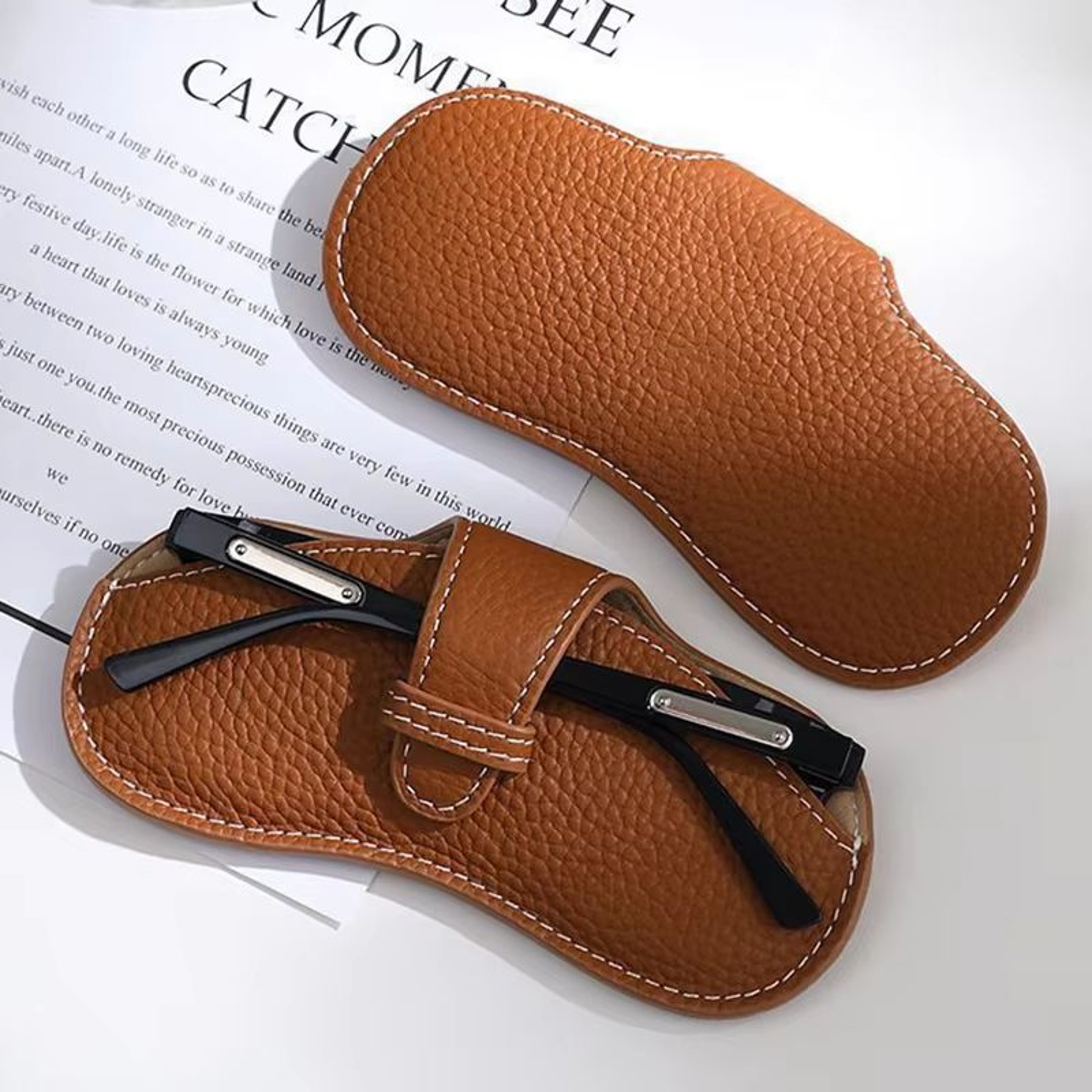 PU Leather Portable Glasses Case  AntiCrush Sunglasses Storage Bag With Clip 3