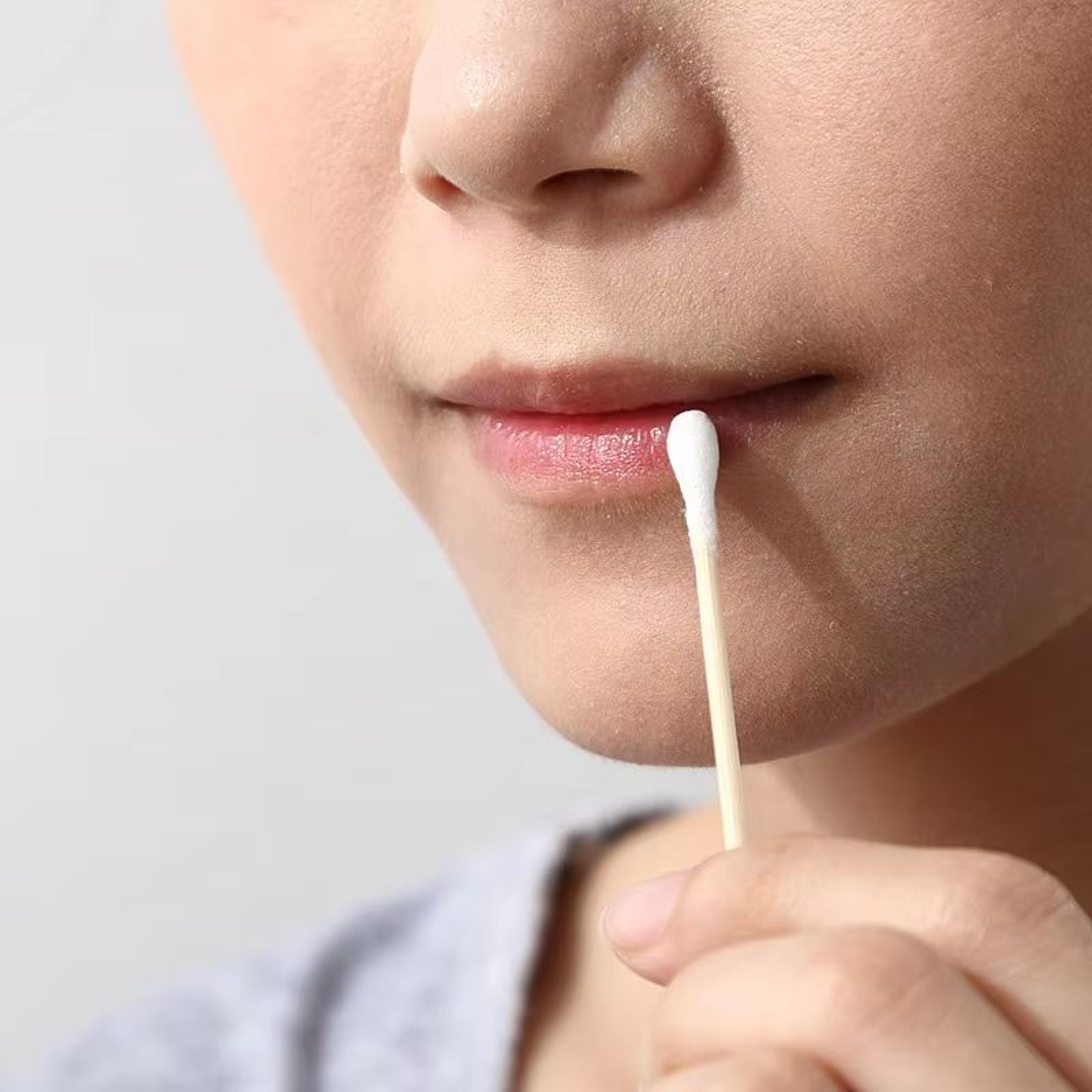 100pc Disposable DoubleEnded Cotton Swabs For Ear Cleaning And Makeup Removal 2