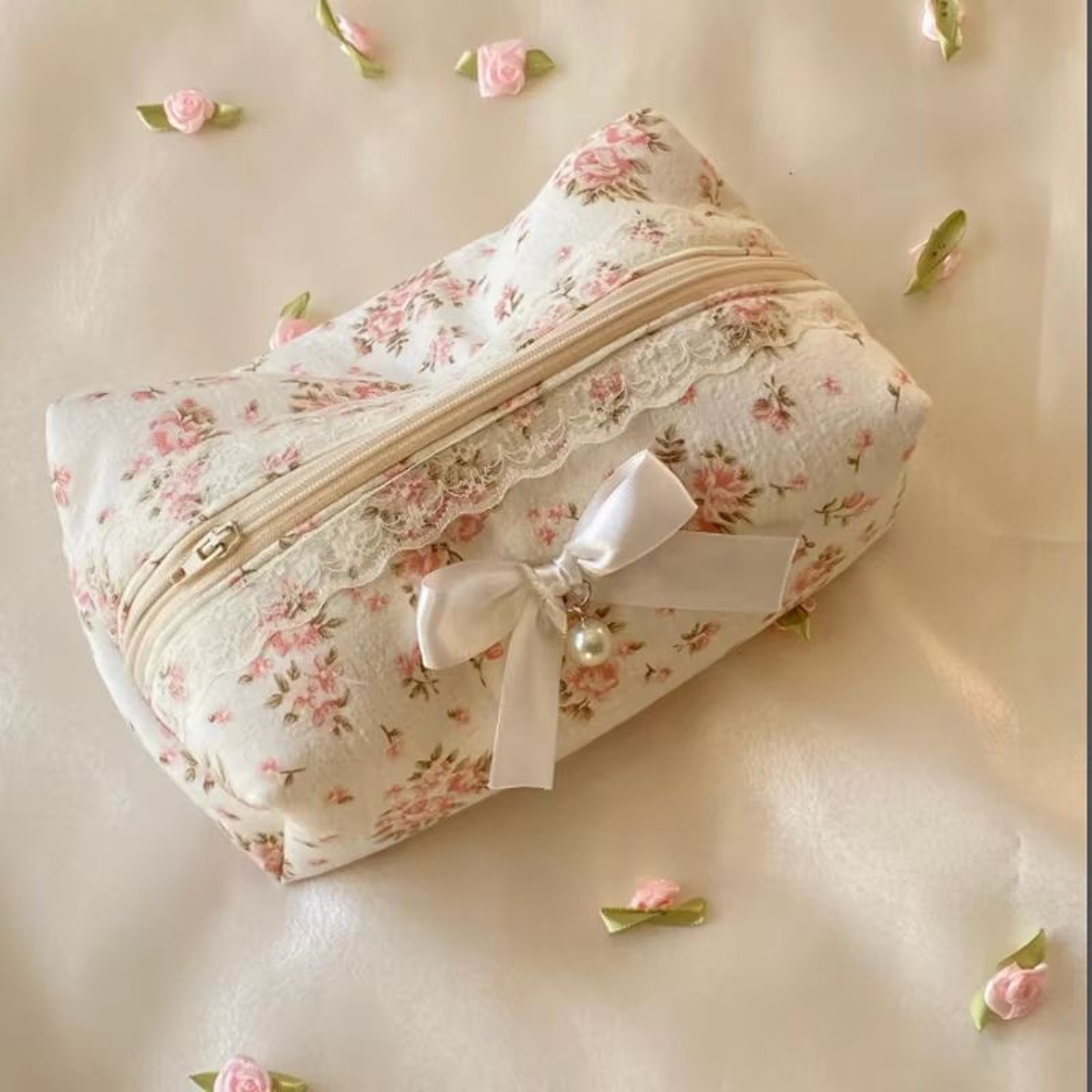 Sweet Women Lace Bow Cosmetic Bag  Large Capacity Makeup Organizer And Travel Toiletry Storage Bag  6