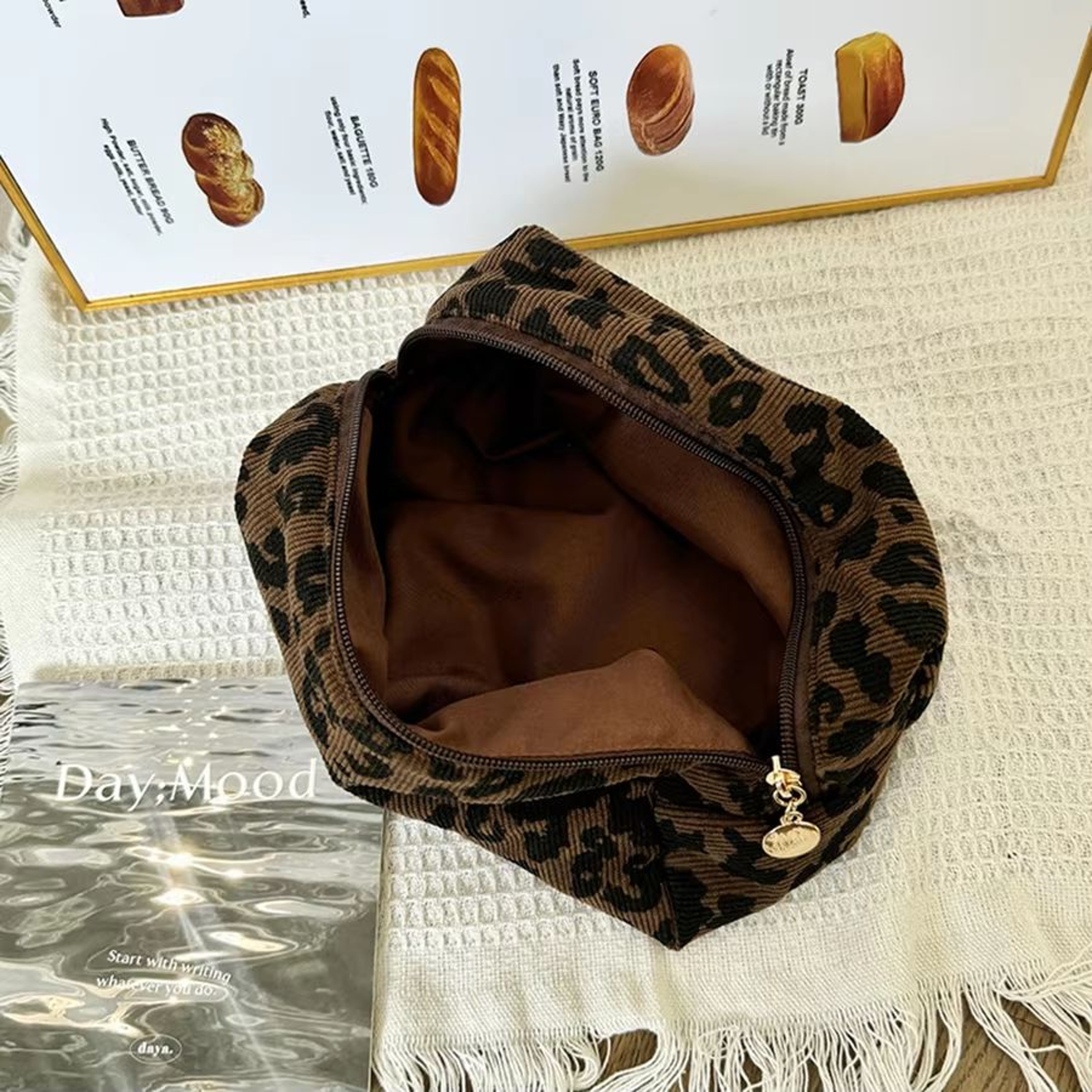 Unique Leopard Print Makeup Bag  Large Capacity Cosmetic Organizer And Lipstick Storage Pouch 2