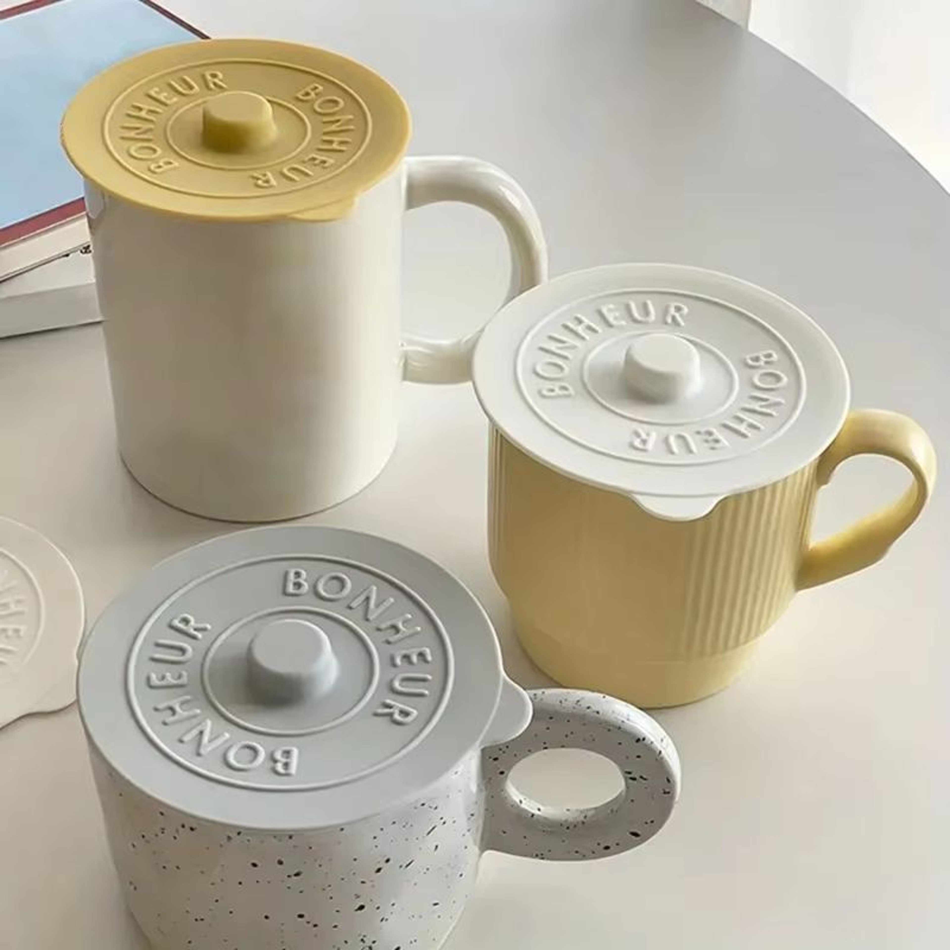 Simple Solid Color Concave Embossed Letter Silicone Rubber Integrated Water Cup Dust Cover Lid 1