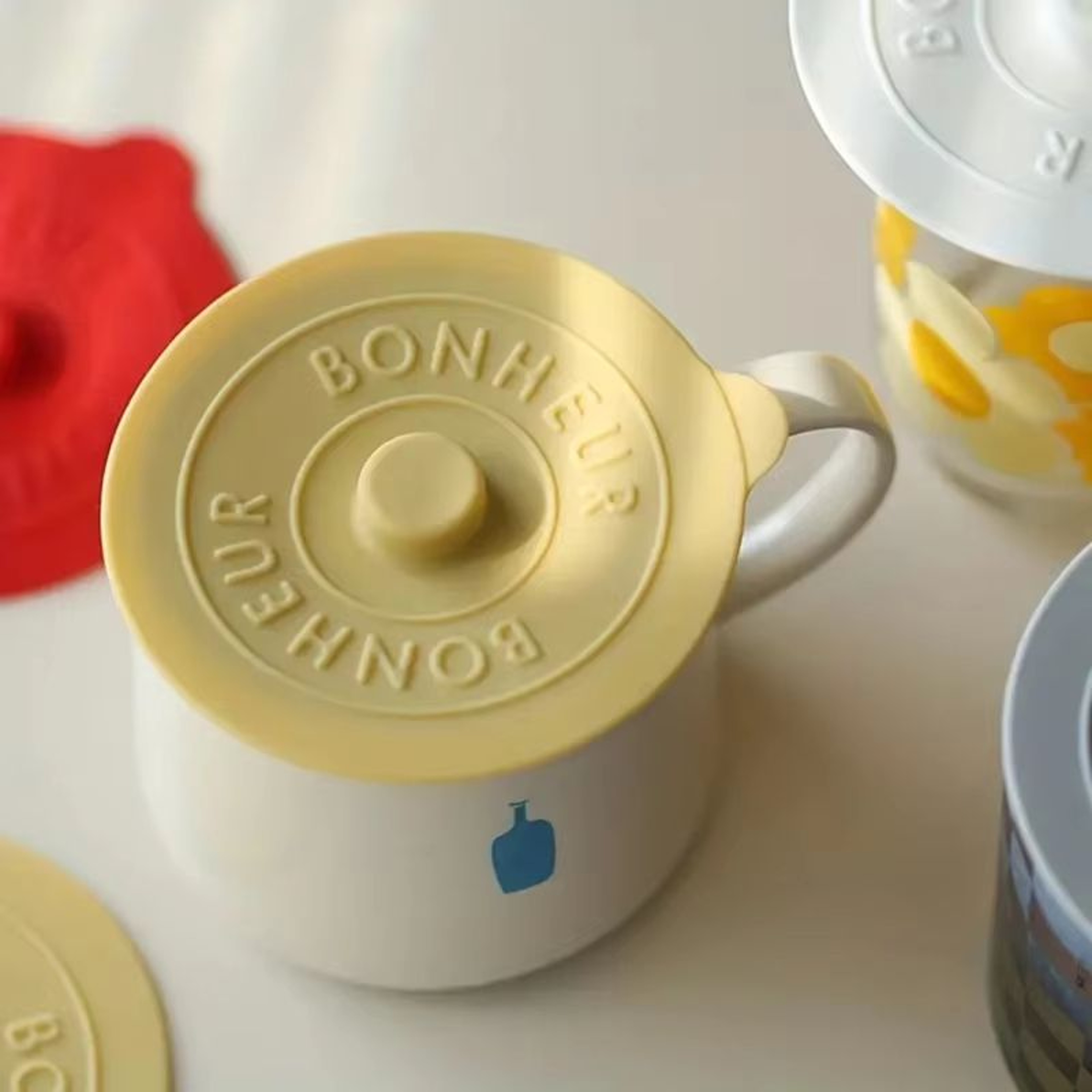 Simple Solid Color Concave Embossed Letter Silicone Rubber Integrated Water Cup Dust Cover Lid 2
