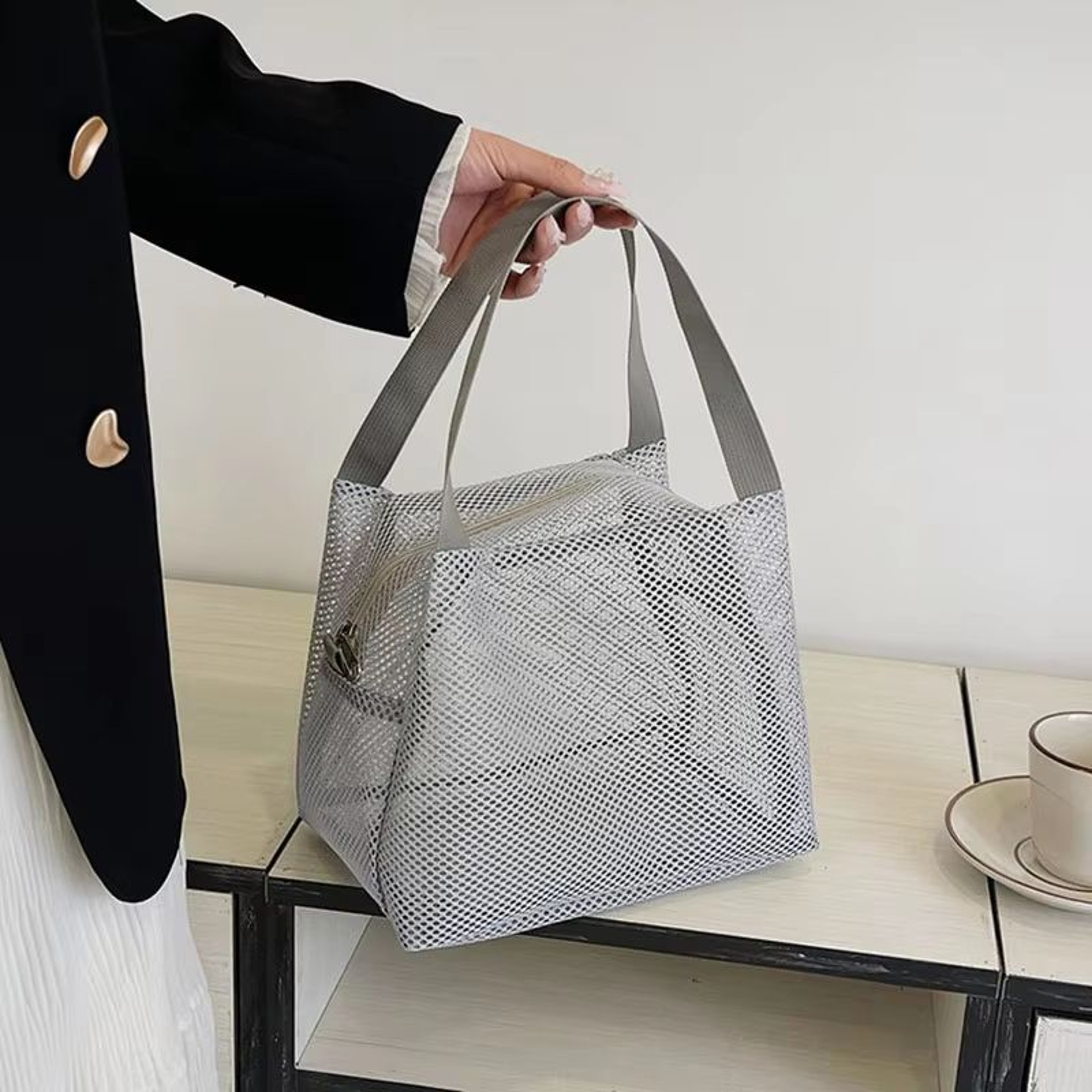 Large Capacity Mesh Travel And Cosmetic Zipper Pouch With Handle 4