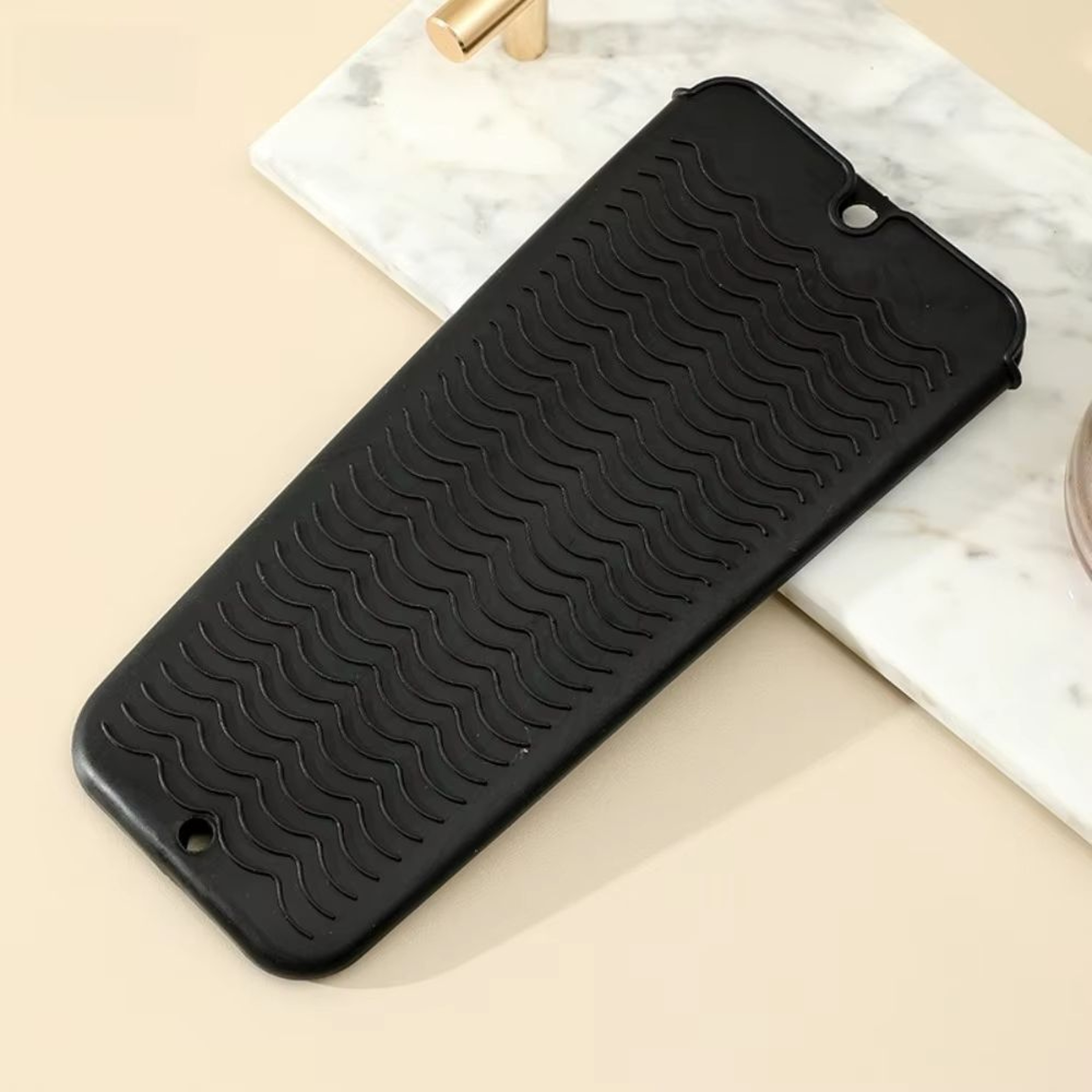 Heat Resistant Silicone Hair Styling Mat And Travel Pouch 6