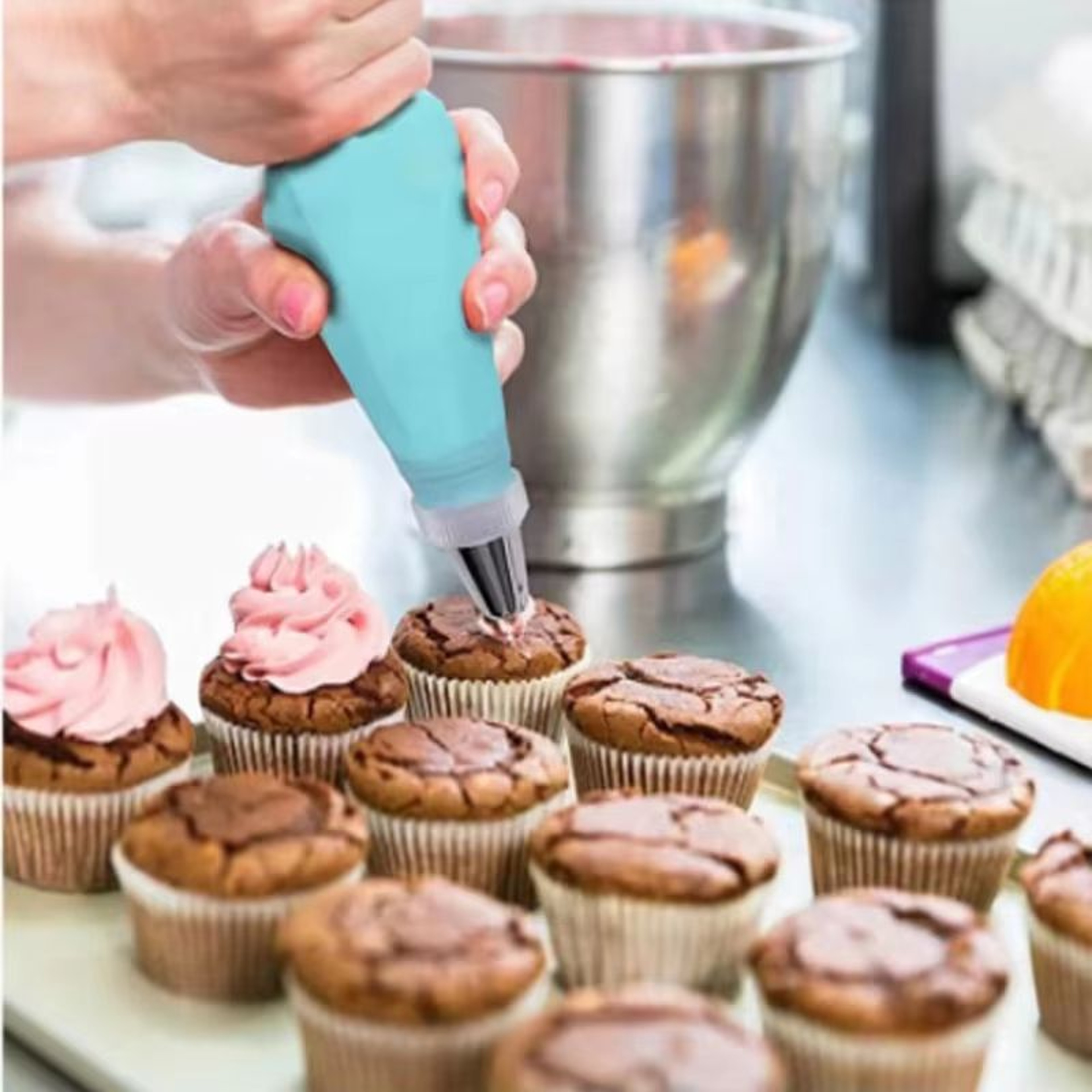 Silicone Piping Bags And Stainless Steel Piping Tips Cake Decorating Kit 2