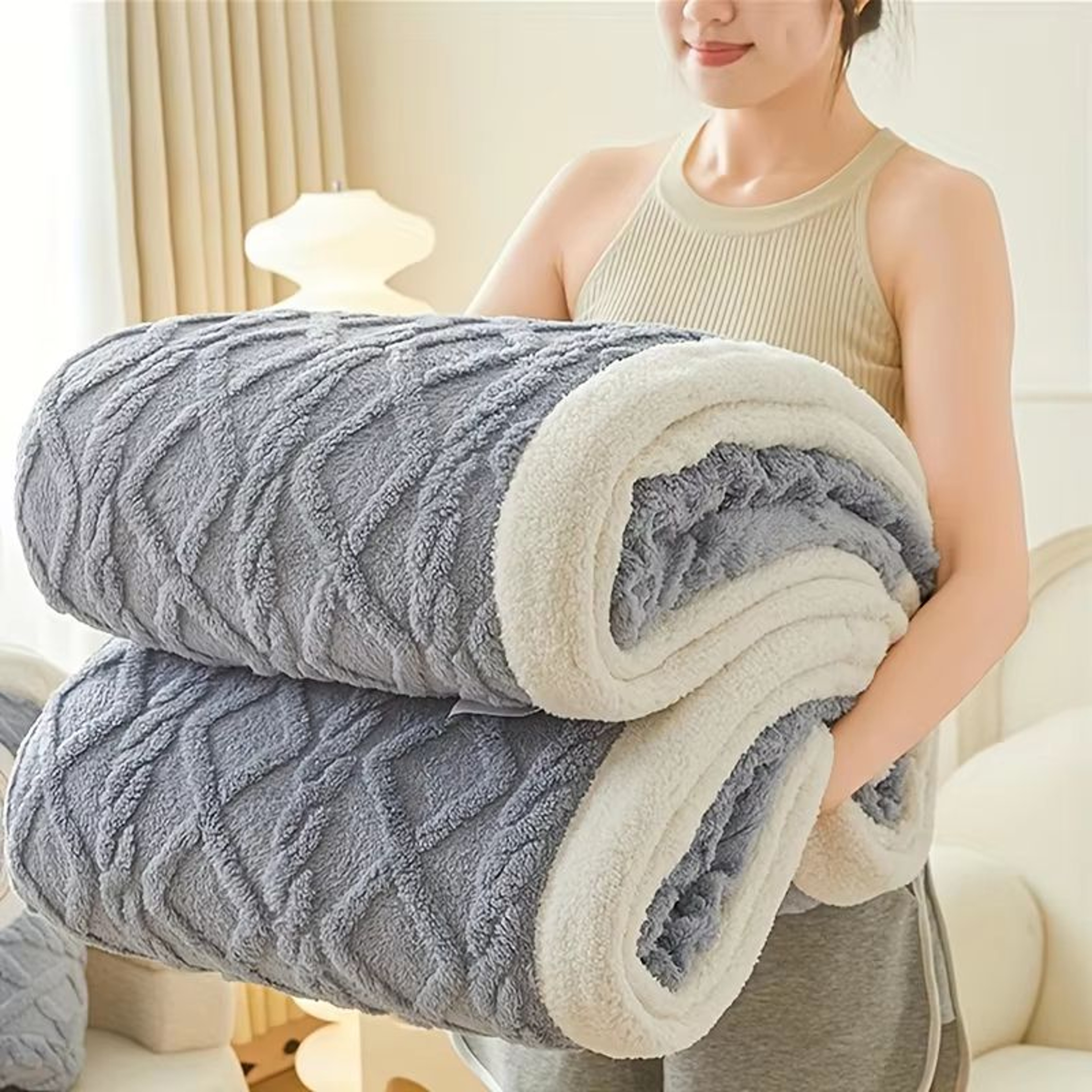 AllSeason Coral Fleece Throw Blanket  Thick Soft Lamb Wool Sofa  Nap Blanket 2