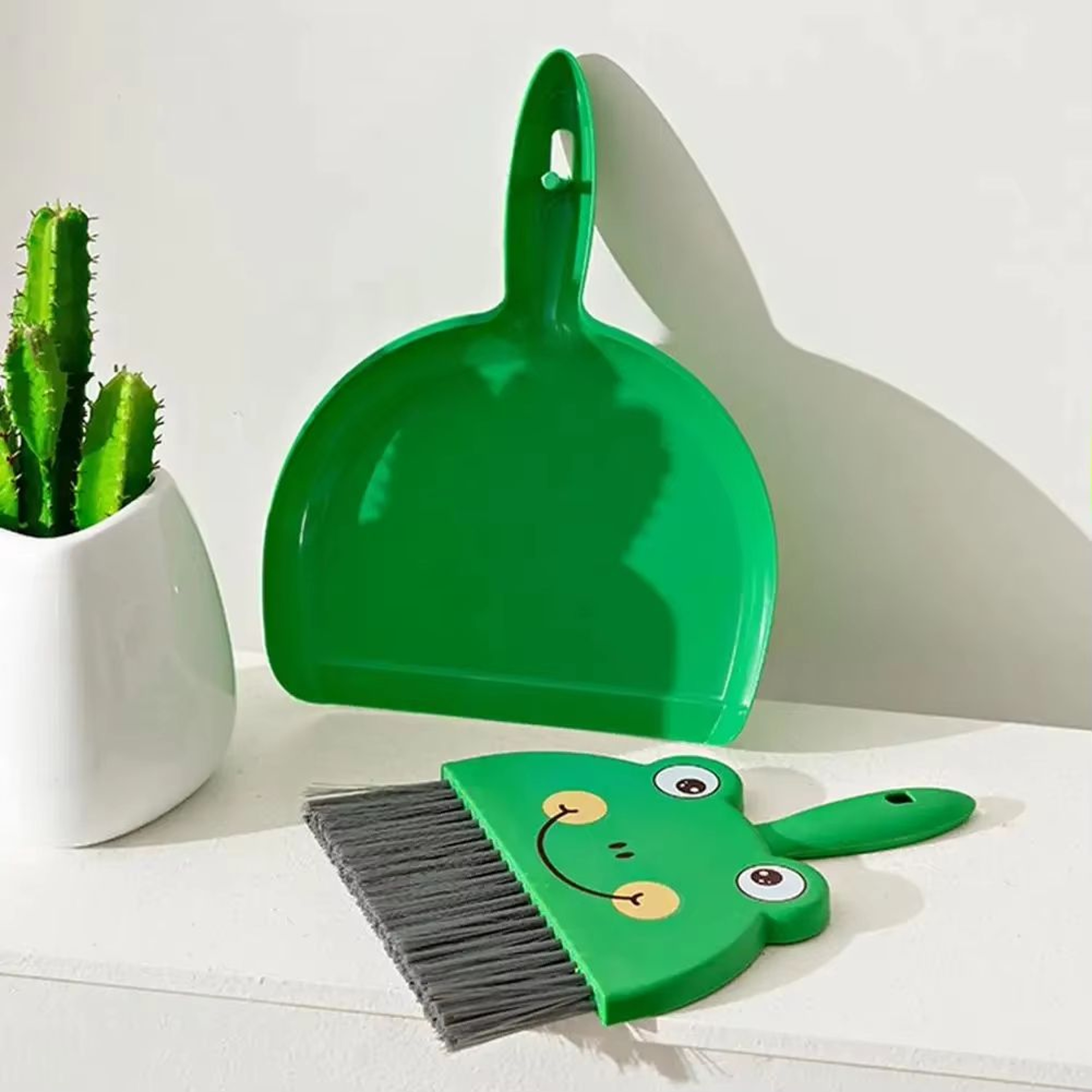 Cartoon Mini Broom And Dustpan Set For Keyboard And Small Surface Cleaning 2