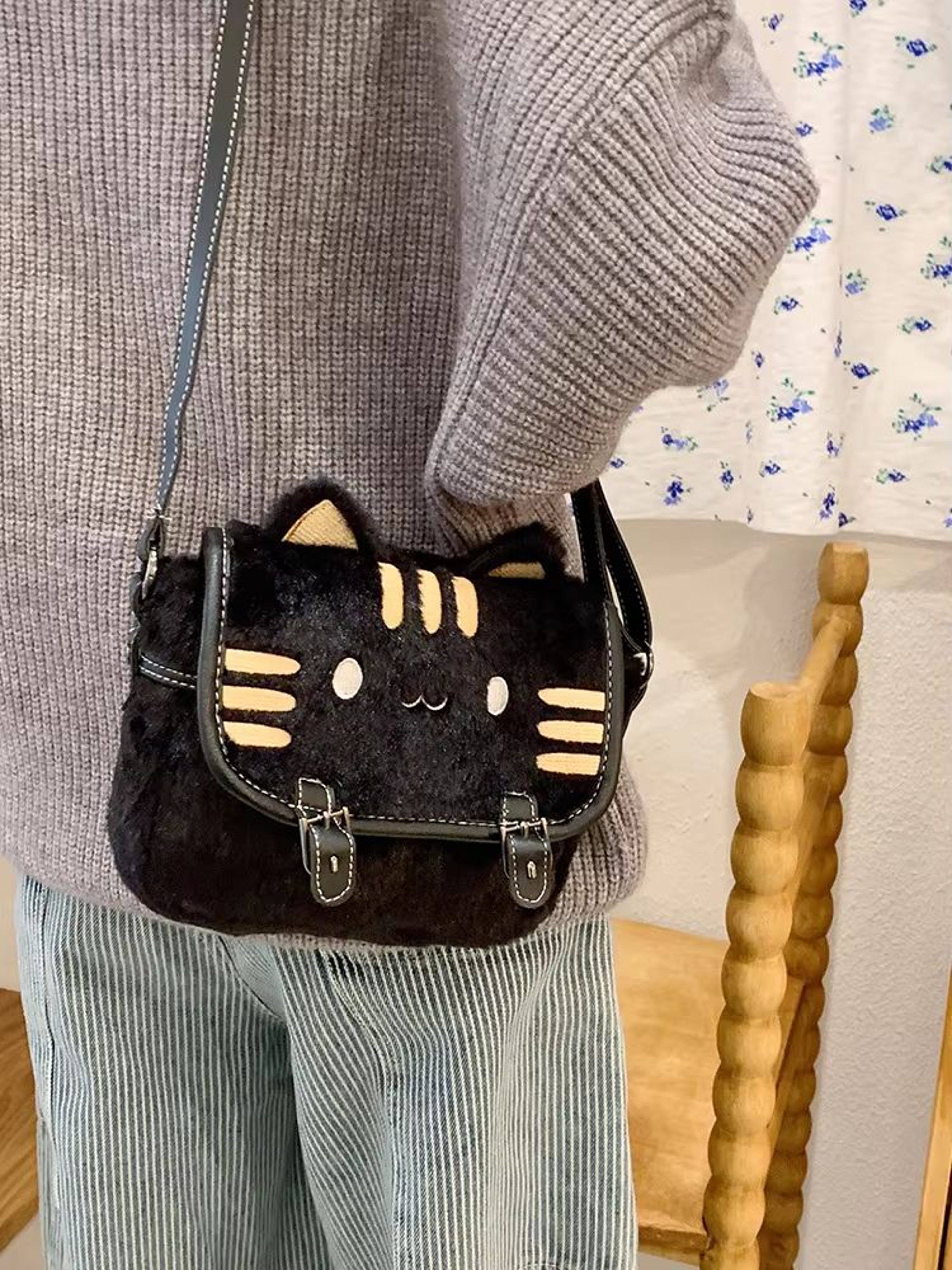 SweetWhiskers Cat Face Plush Crossbody Bag For Girls 8