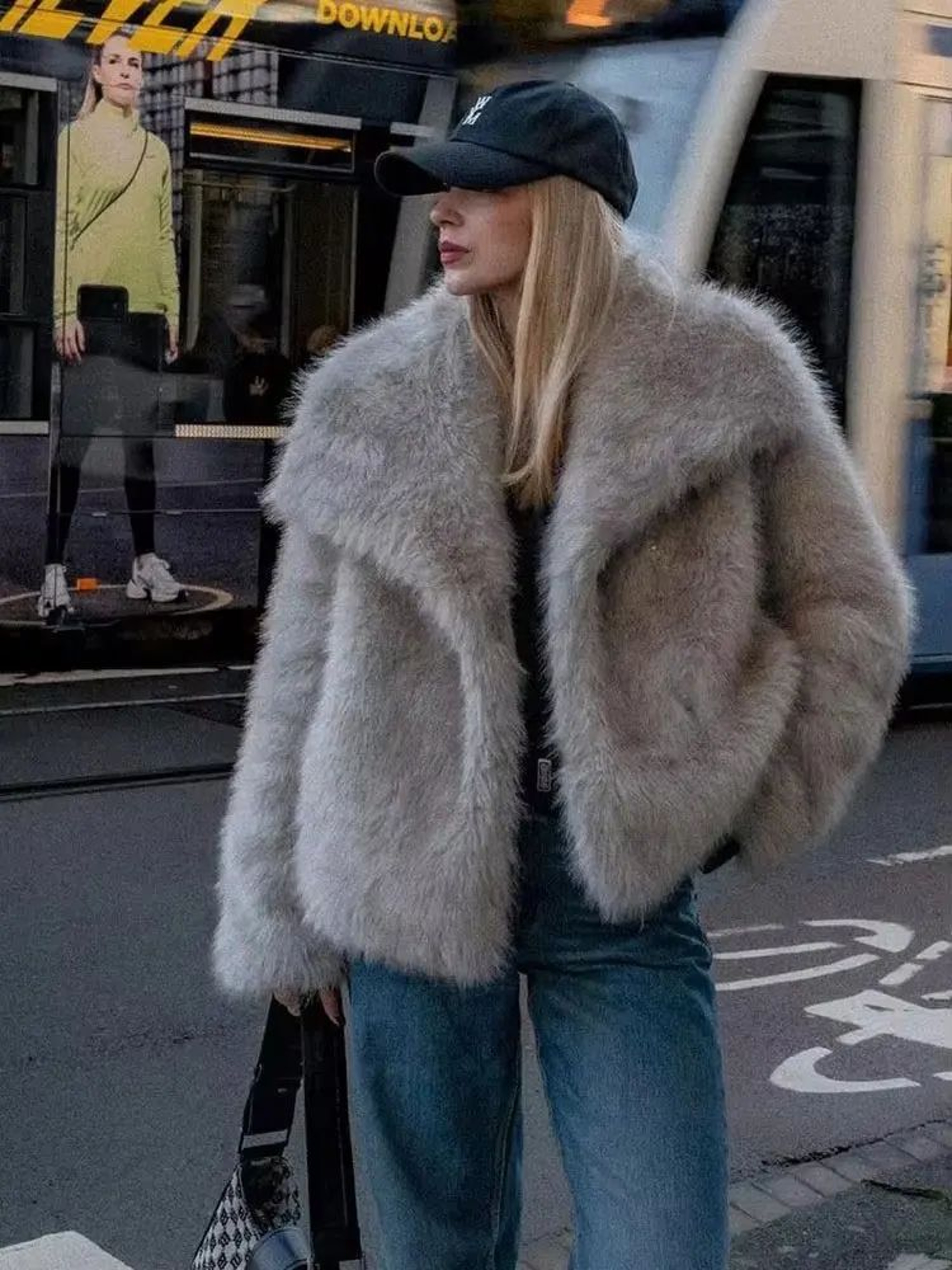 Elegant Faux Fur Coat Women Fluffy Winter Faux Fur Jacket Long Sleeve Lapel Fluffy Fur Coat 3
