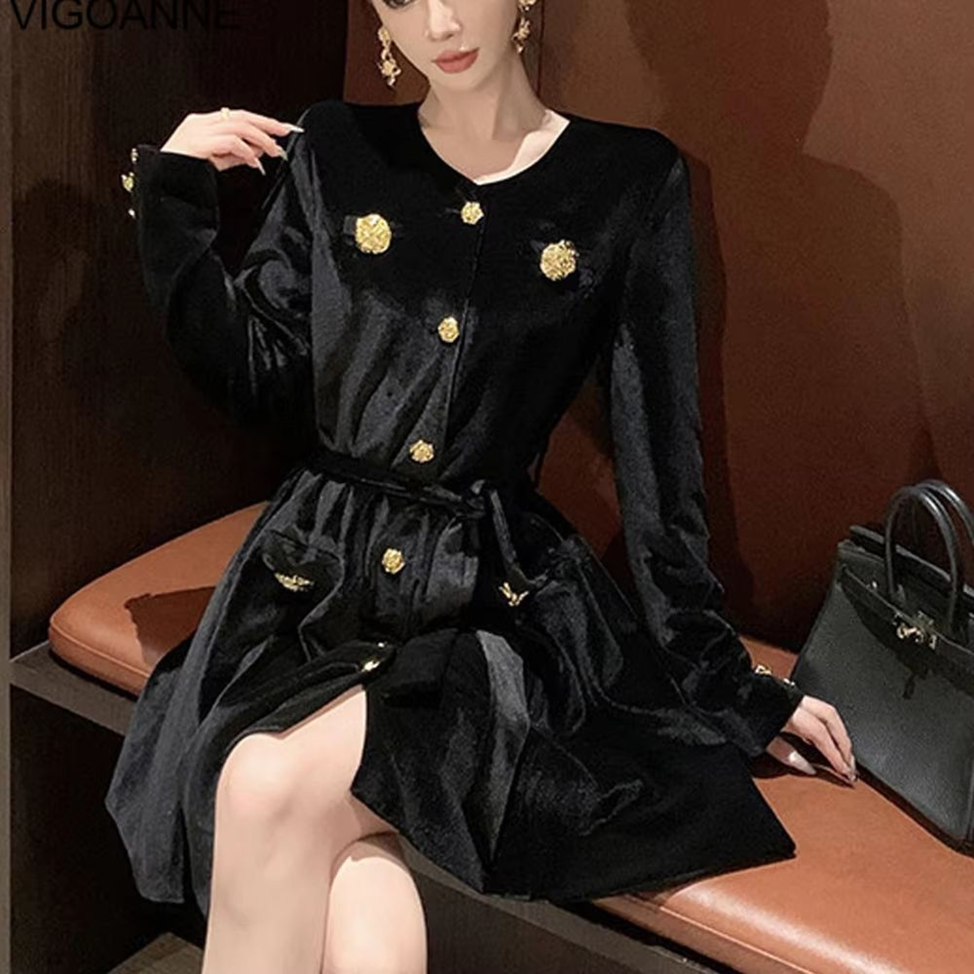 VigoAnne Black Velvet Bodycon Dress Long Sleeve Velvet Party Dress Sexy Short Evening Dress 3
