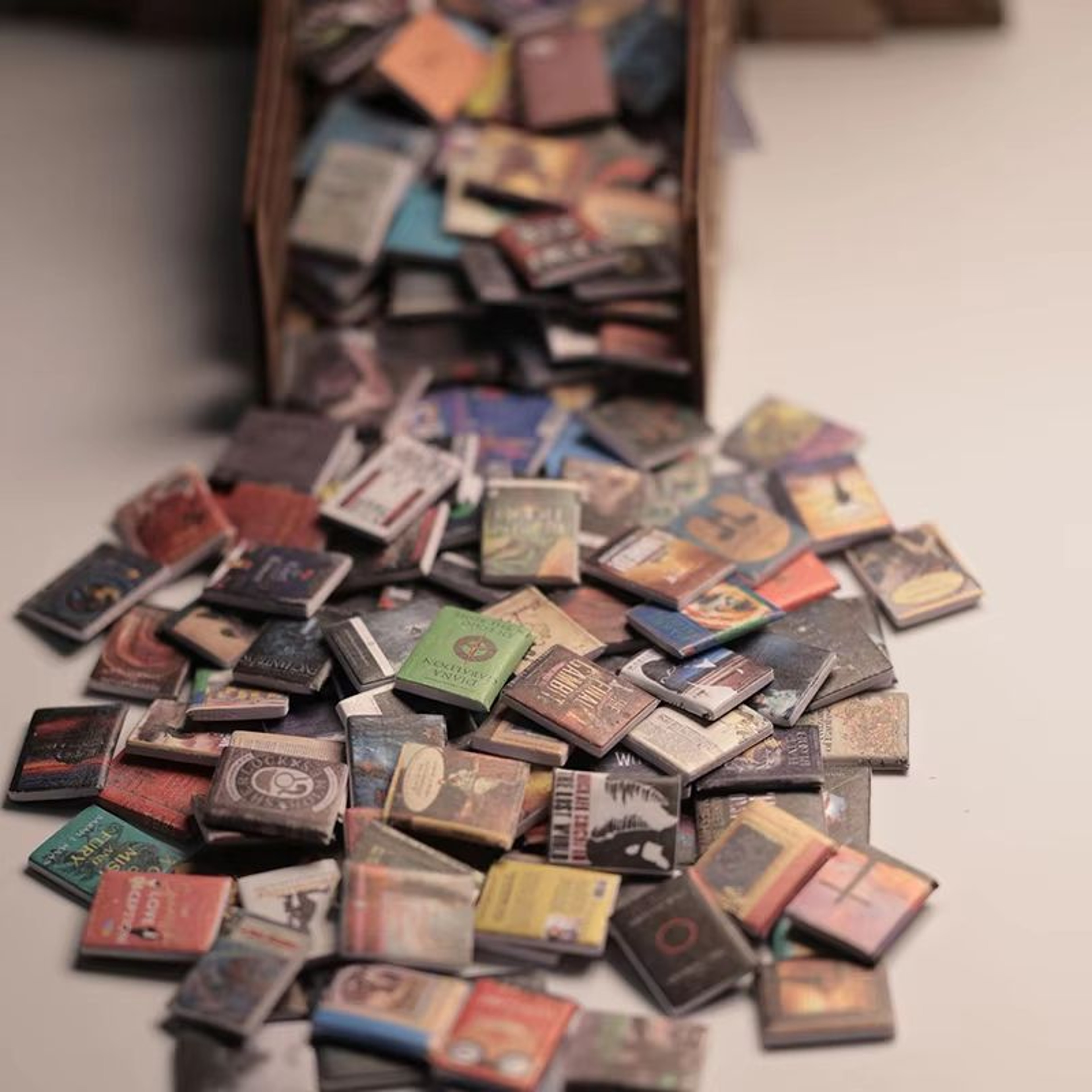 200PCS Mini Dollhouse Books Set Realistic Tiny Library Decor Accessories 2