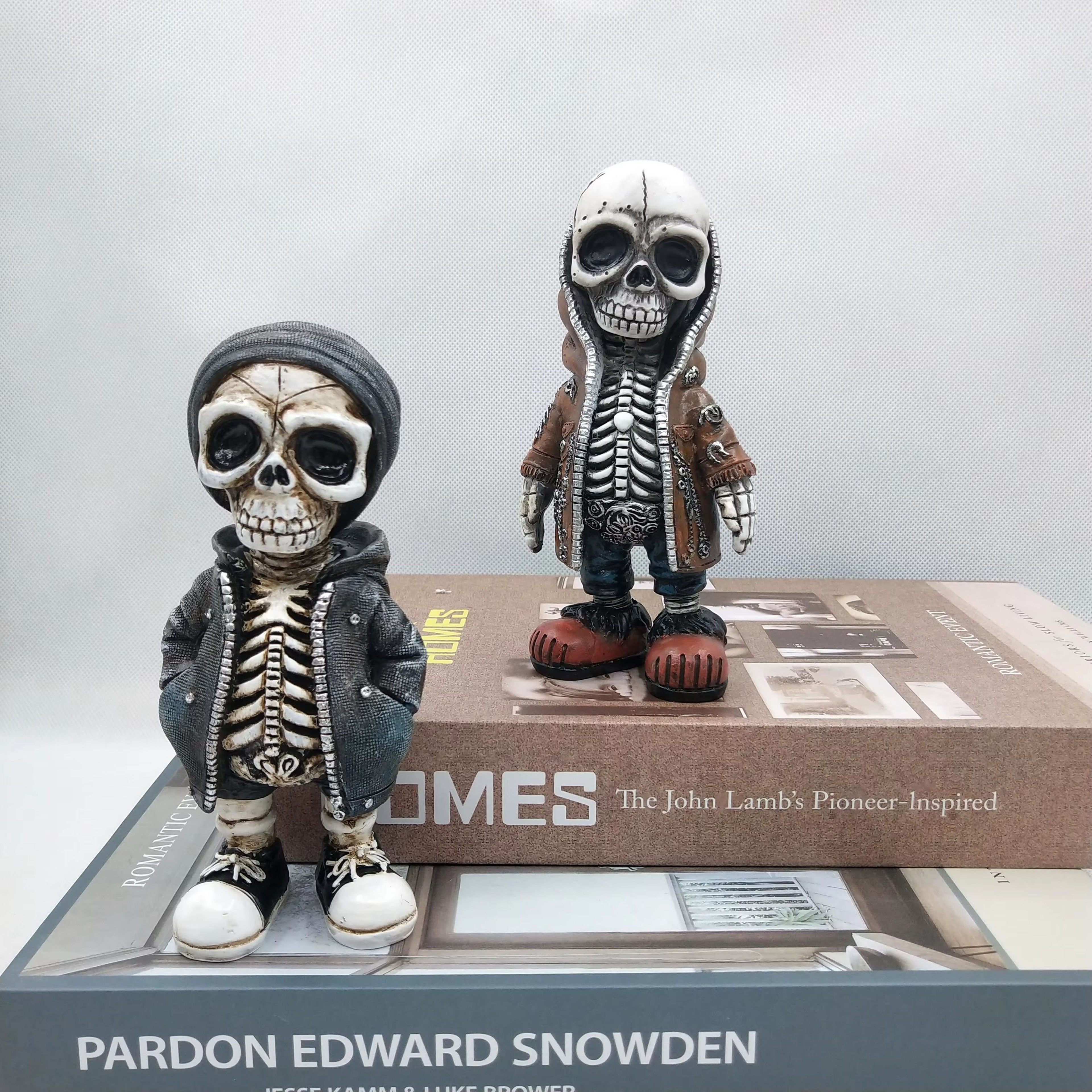Cool Mini Skeleton Skull Figurine Resin Gothic Halloween Decor 2