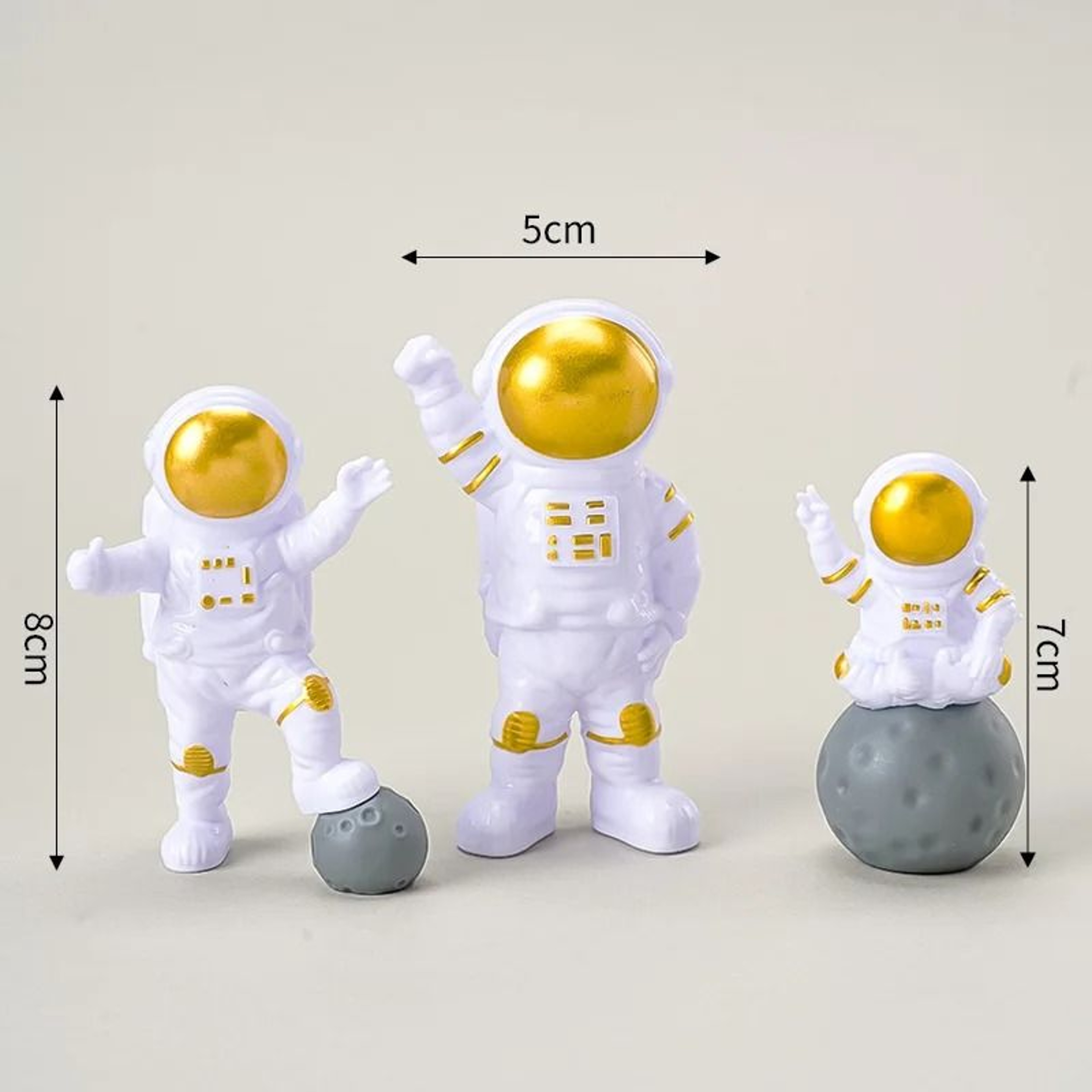 4Piece Astronaut Figurine Set  SpaceThemed Desk Decor  Educational Toy 14