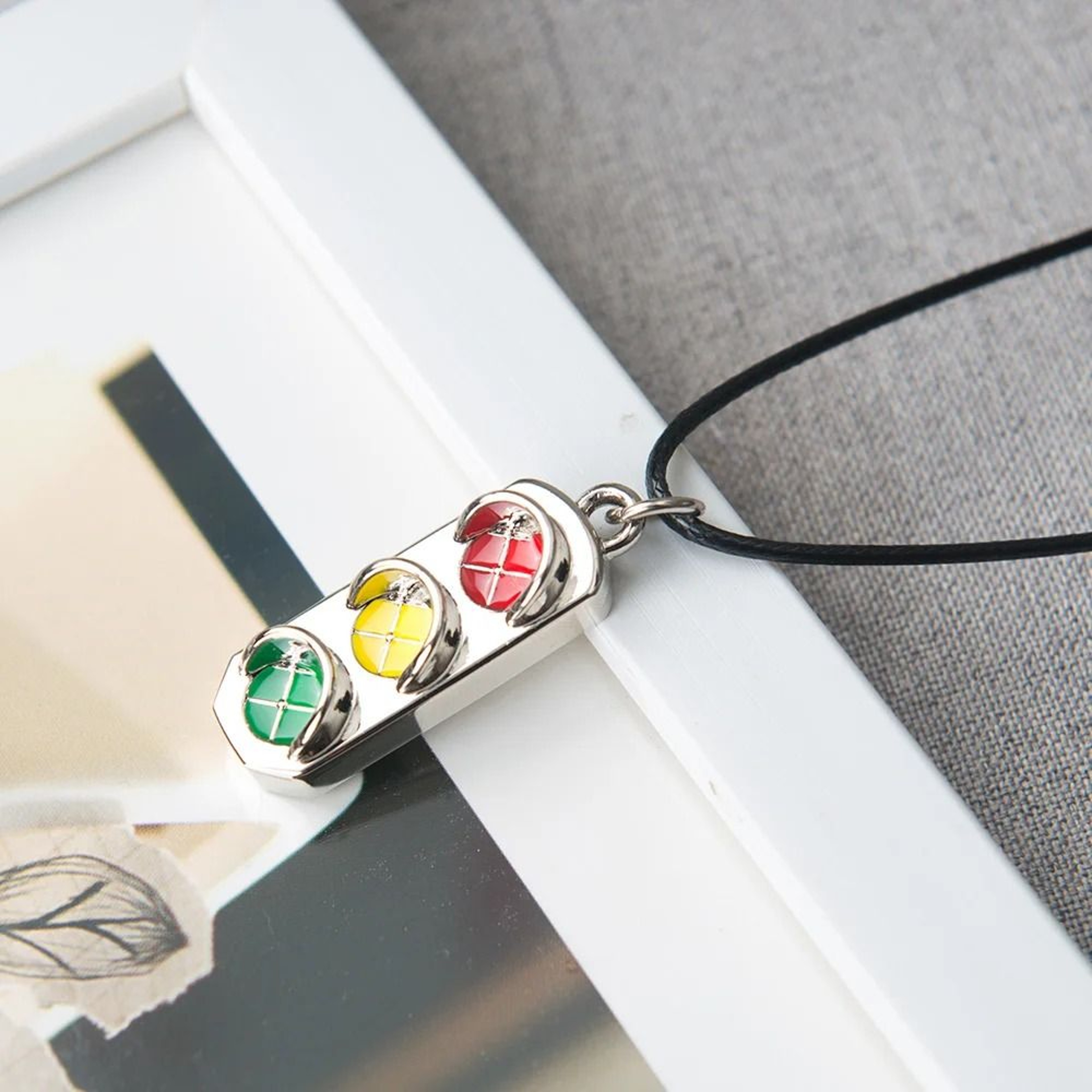 Mini Traffic Light Car Pendant Rear View Mirror Hanging Ornament 2