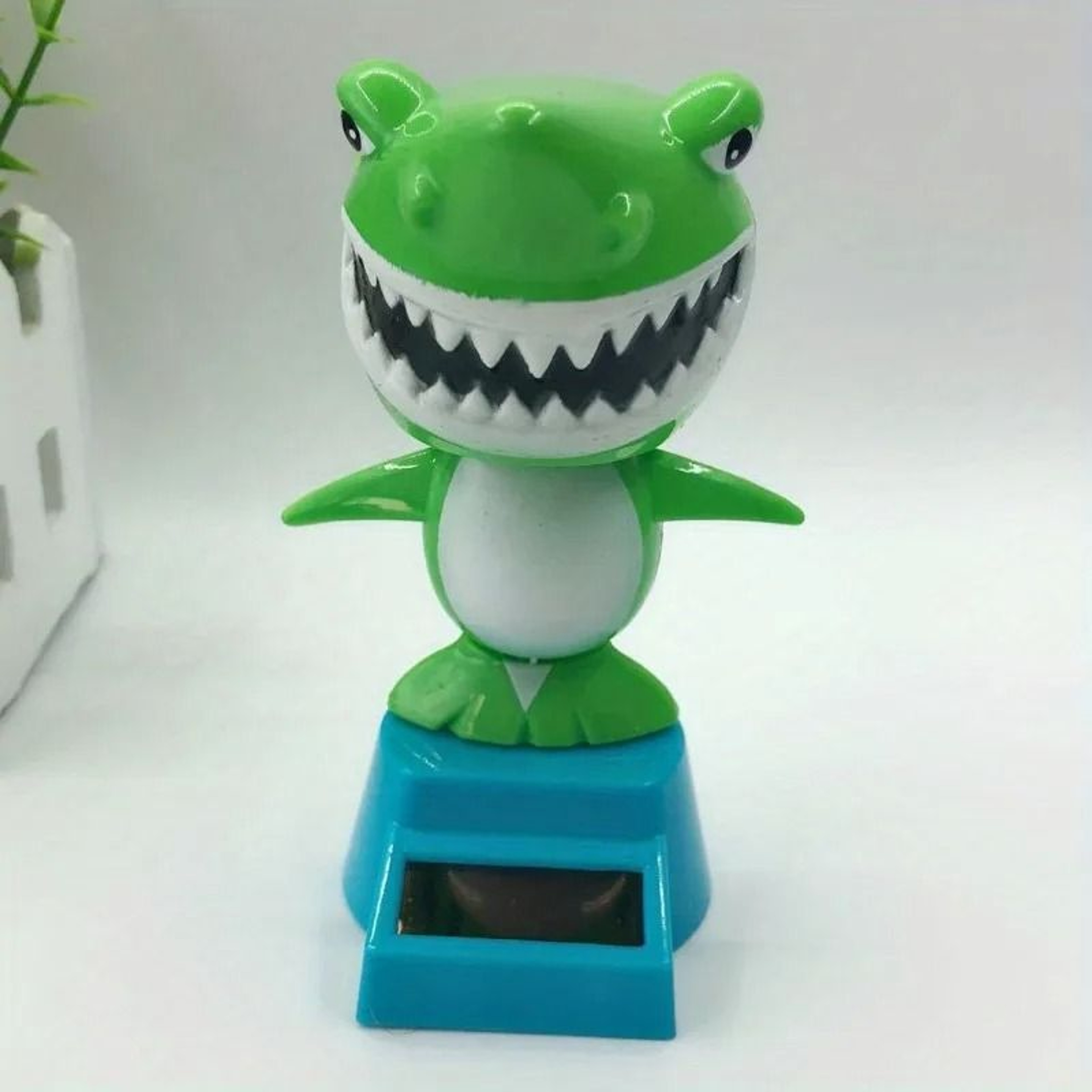 Solar Powered Dancing Shark Dashboard Car Ornament 5