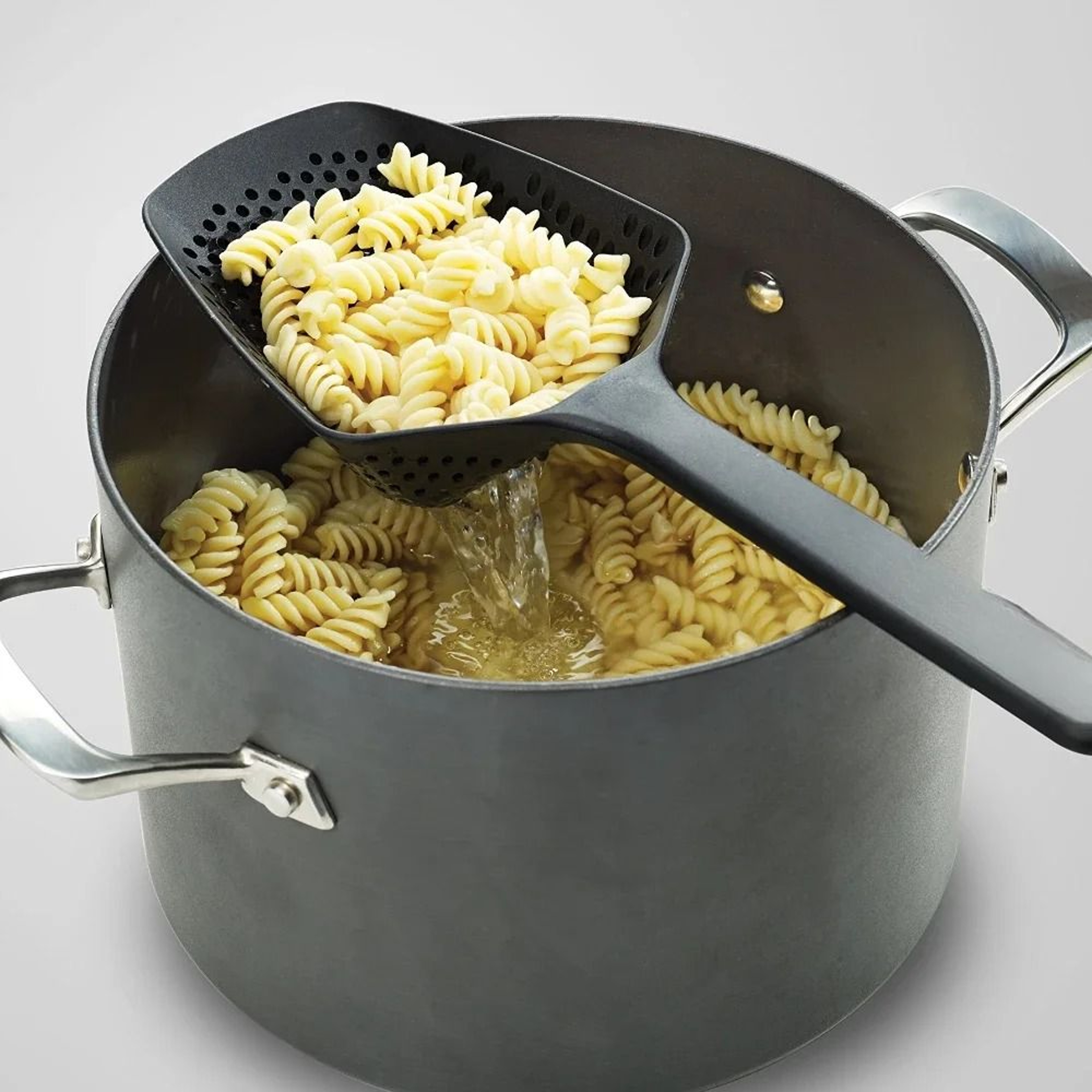 DrainEase Plastic Slotted Pasta Spoon  Durable Strainer Scoop For Cooking  Serving 4
