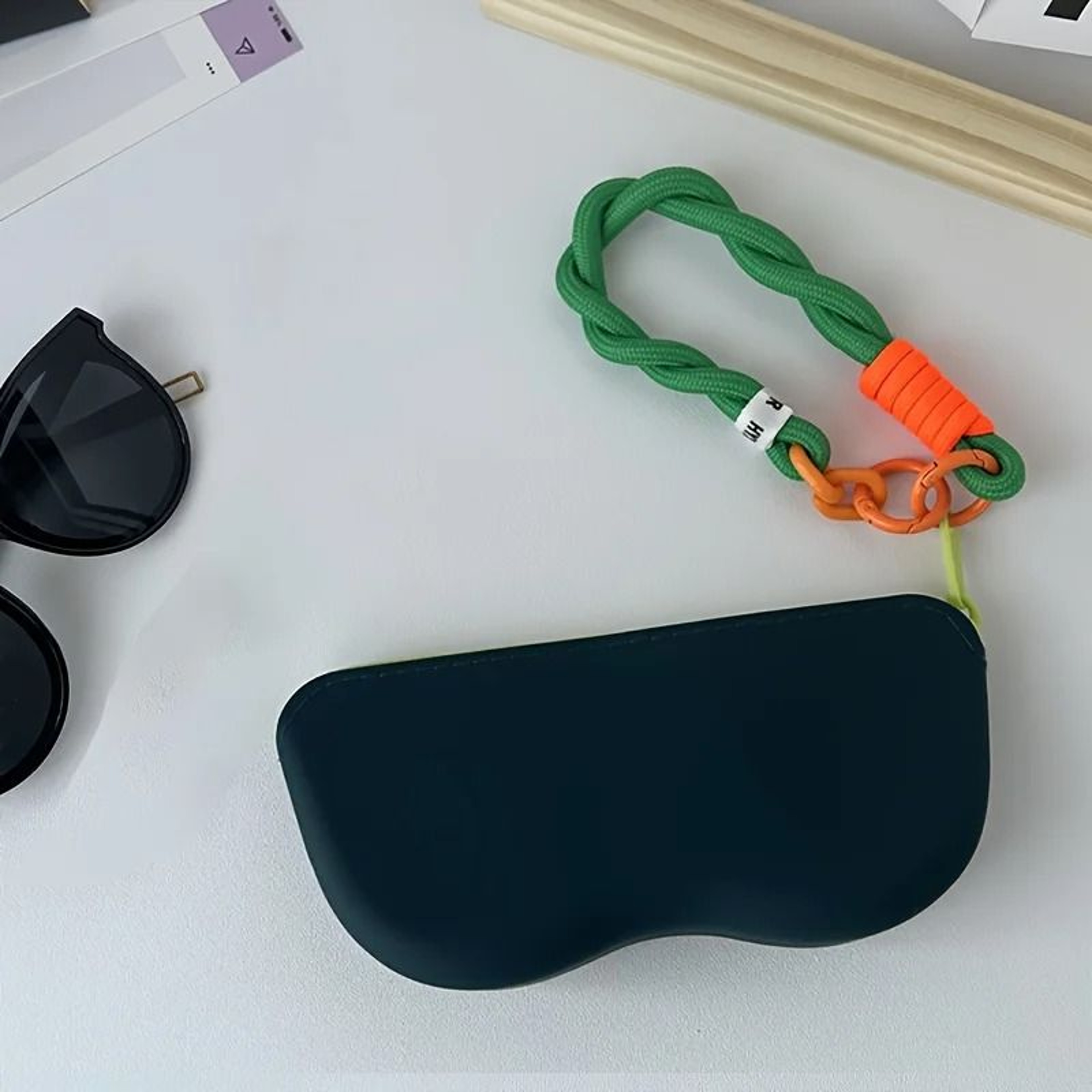 Soft Silicone Glasses Case With Zipper And Lanyard 2