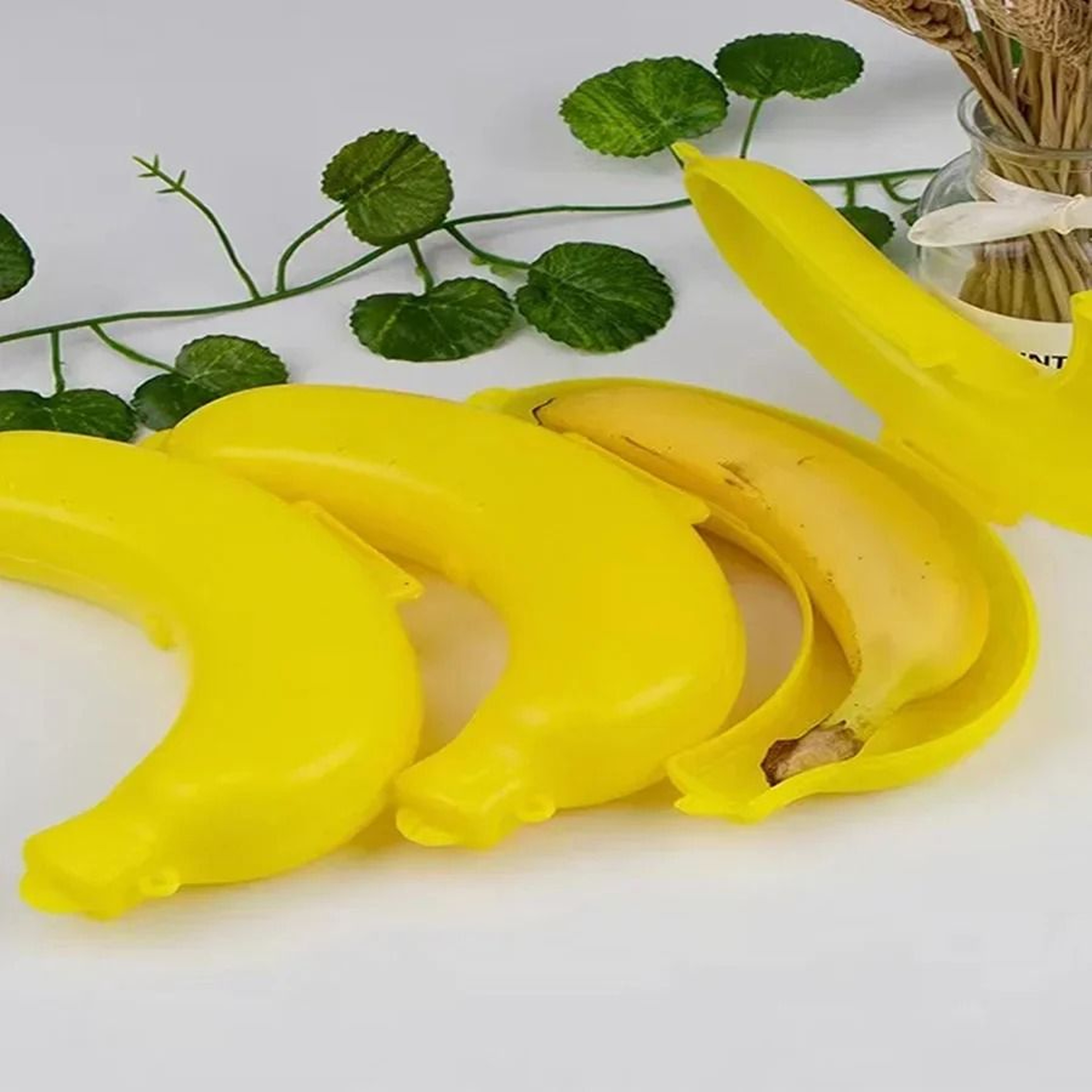 Portable Banana Storage Box Reusable Plastic Fruit Container With Clip On Lid For Travel 2