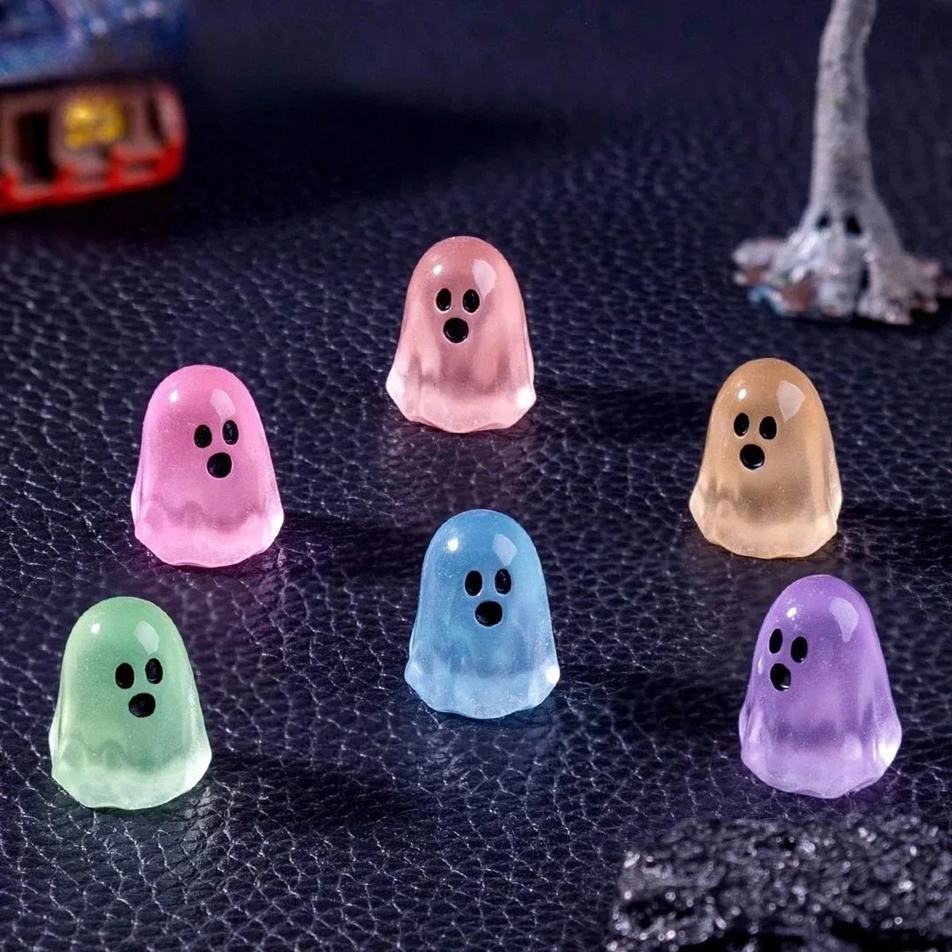 Glow In The Dark Mini Ghost Halloween Figures 1