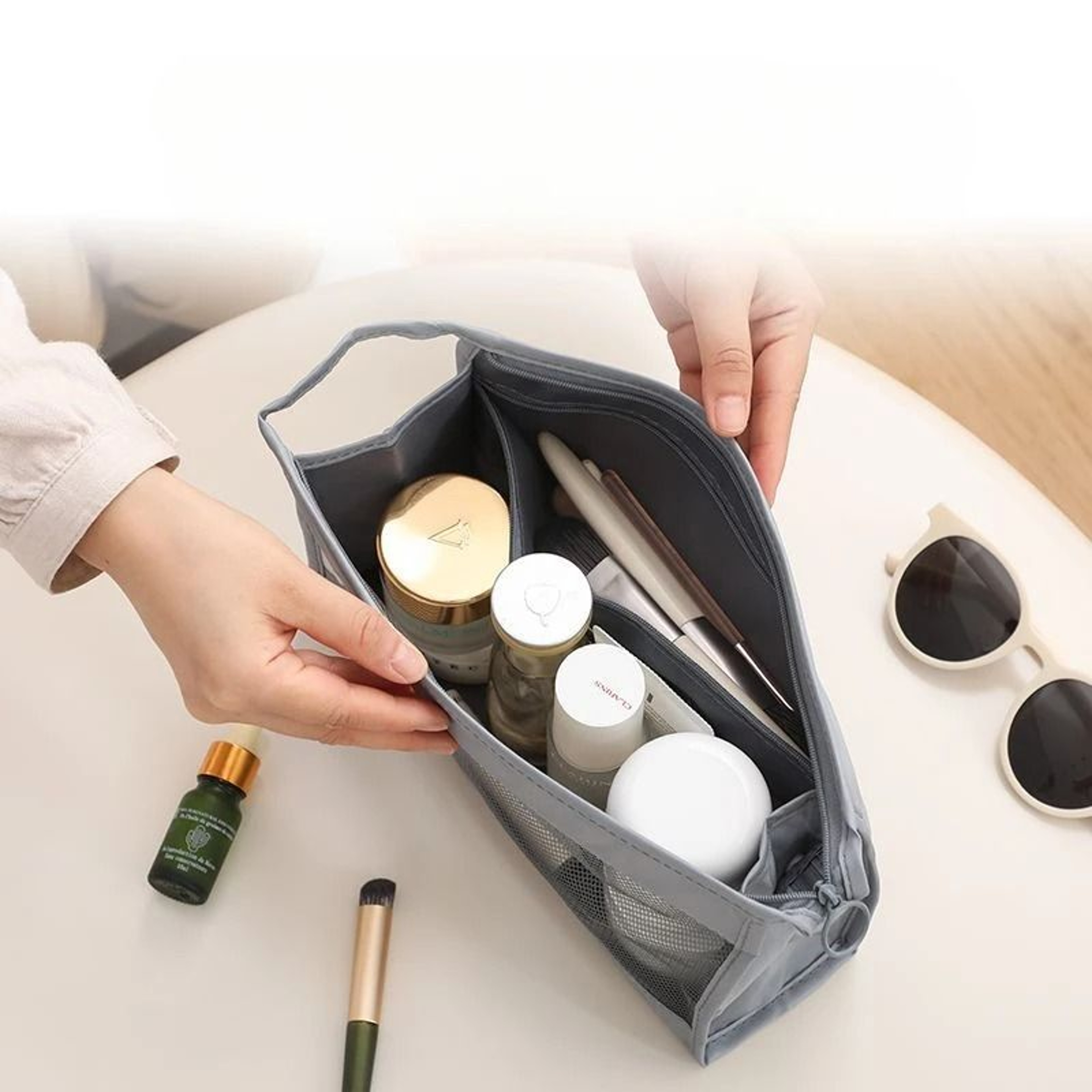 Large Capacity Visible Grid Travel Toiletry Bag 6