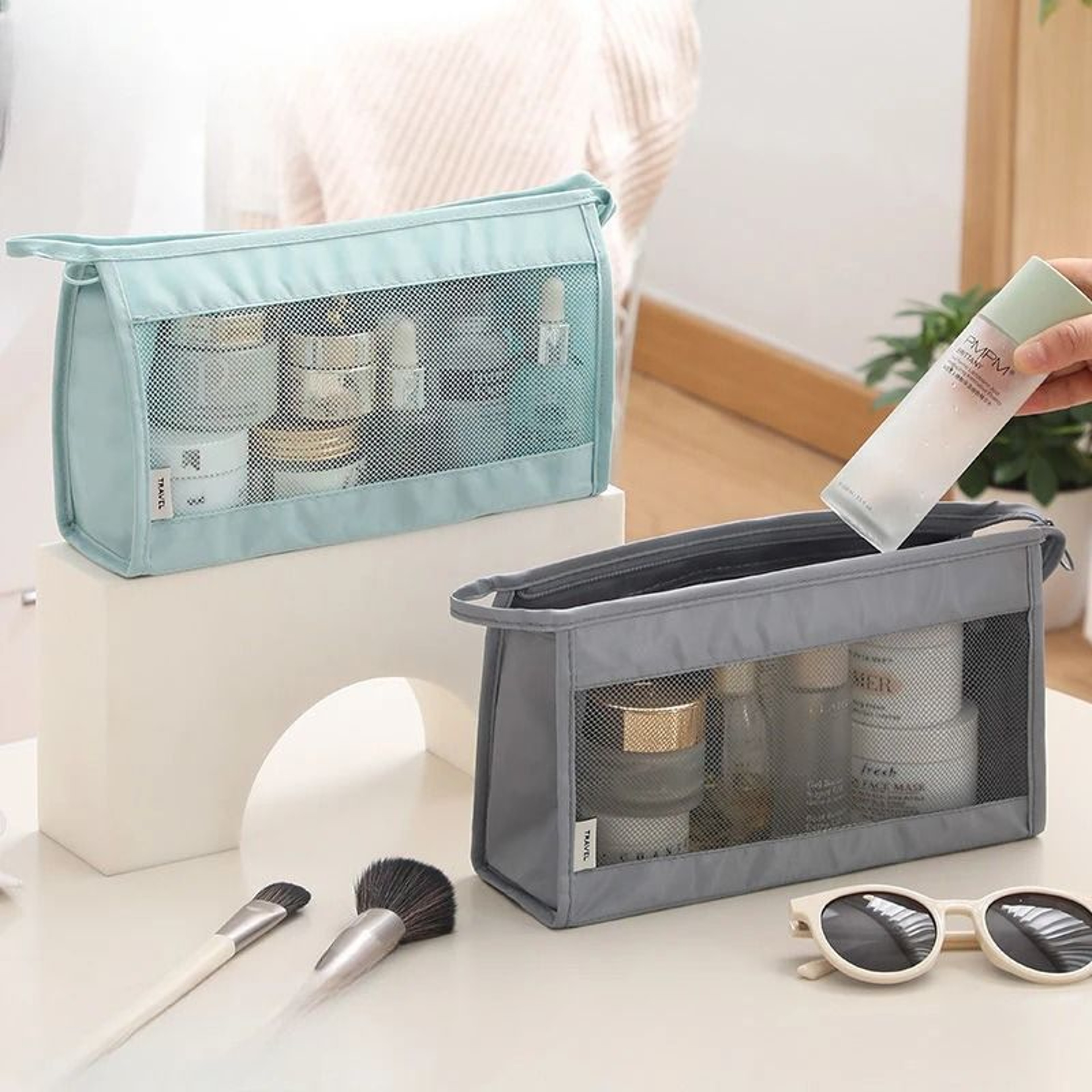 Large Capacity Visible Grid Travel Toiletry Bag 2