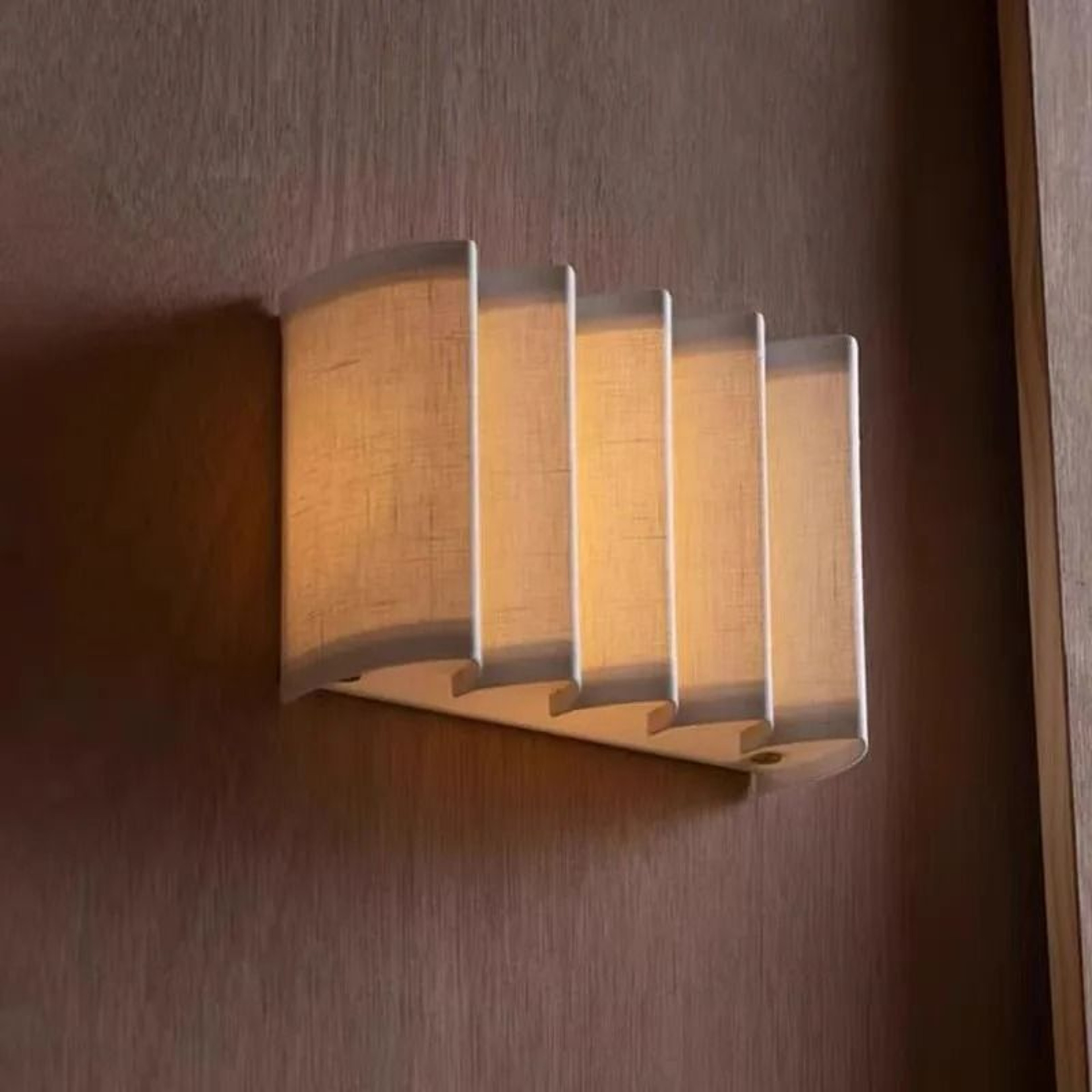Heritage Glow Retro Wall Lamp 1