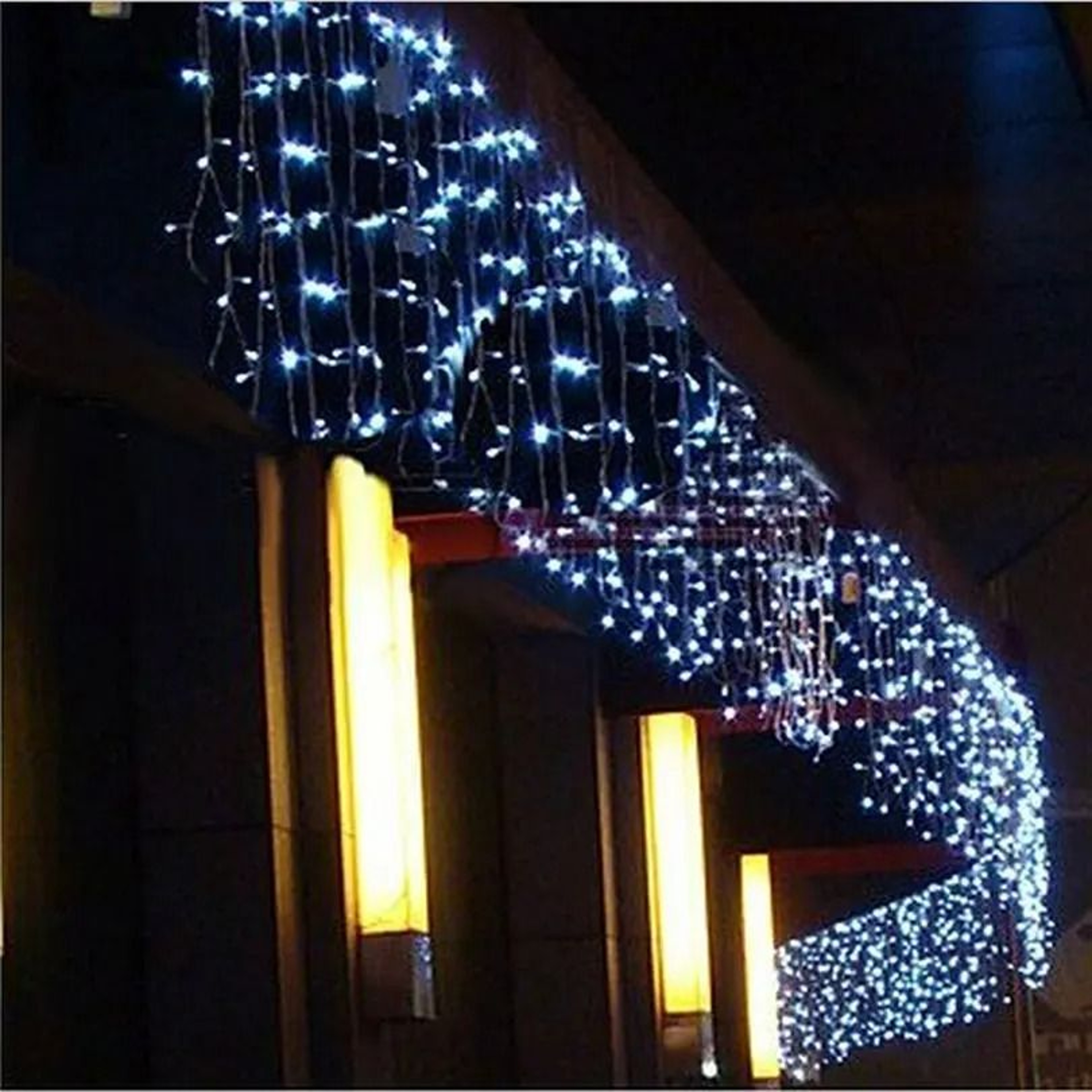 Everfrost Cascading Christmas Garland LED Icicle String Lights 0