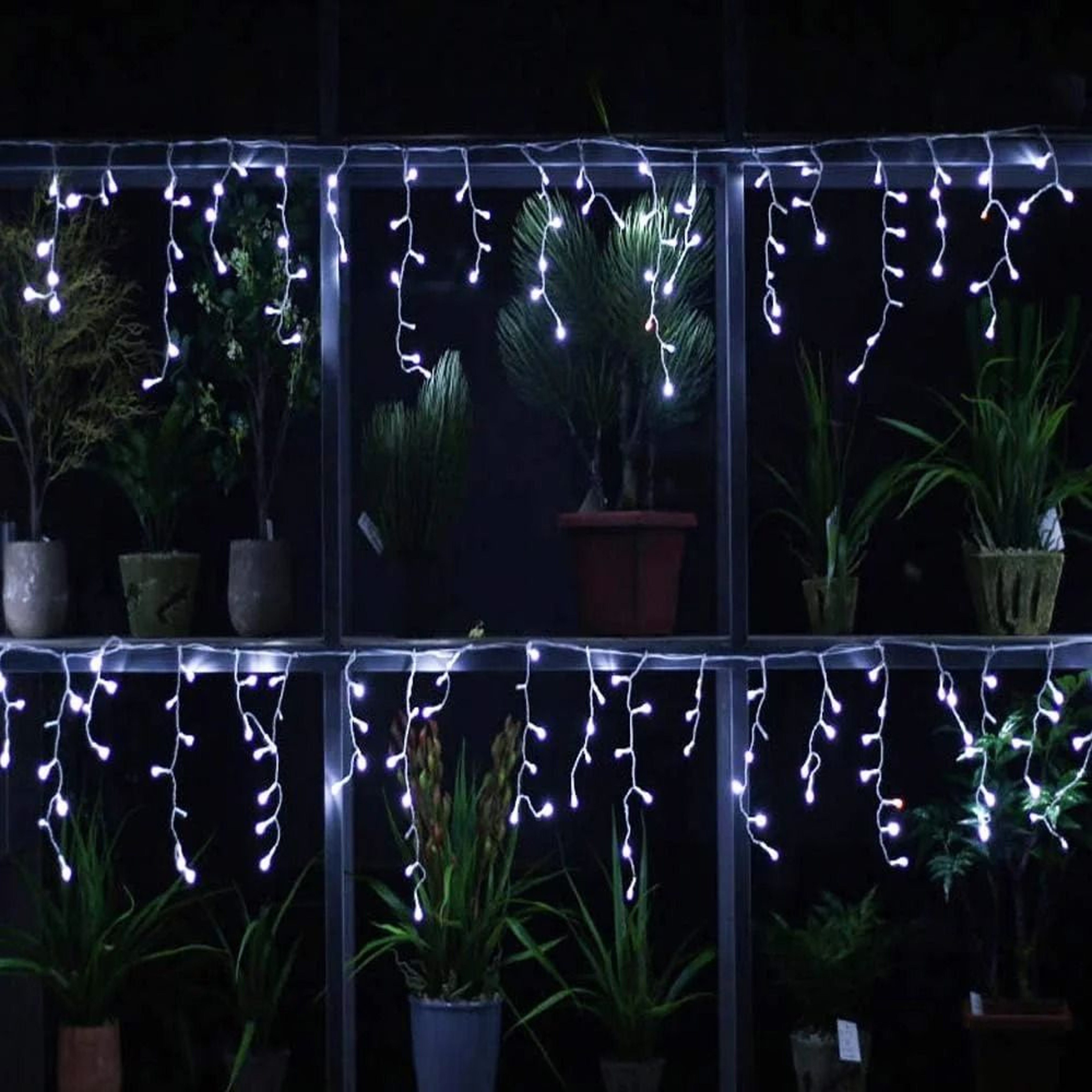 WinterCascade Outdoor Icicle Lights 3