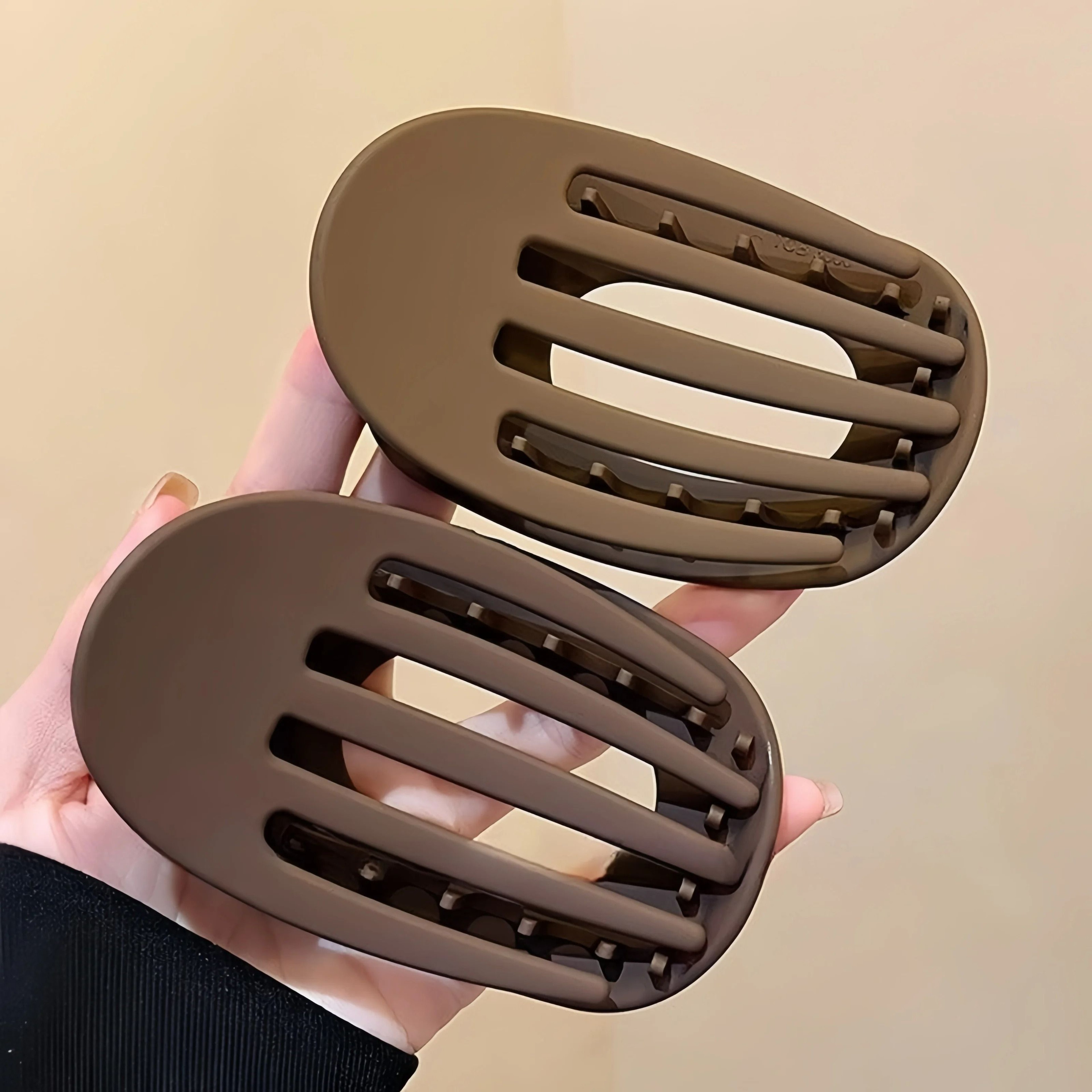 SleekSpoon Matte Hair Claw 5