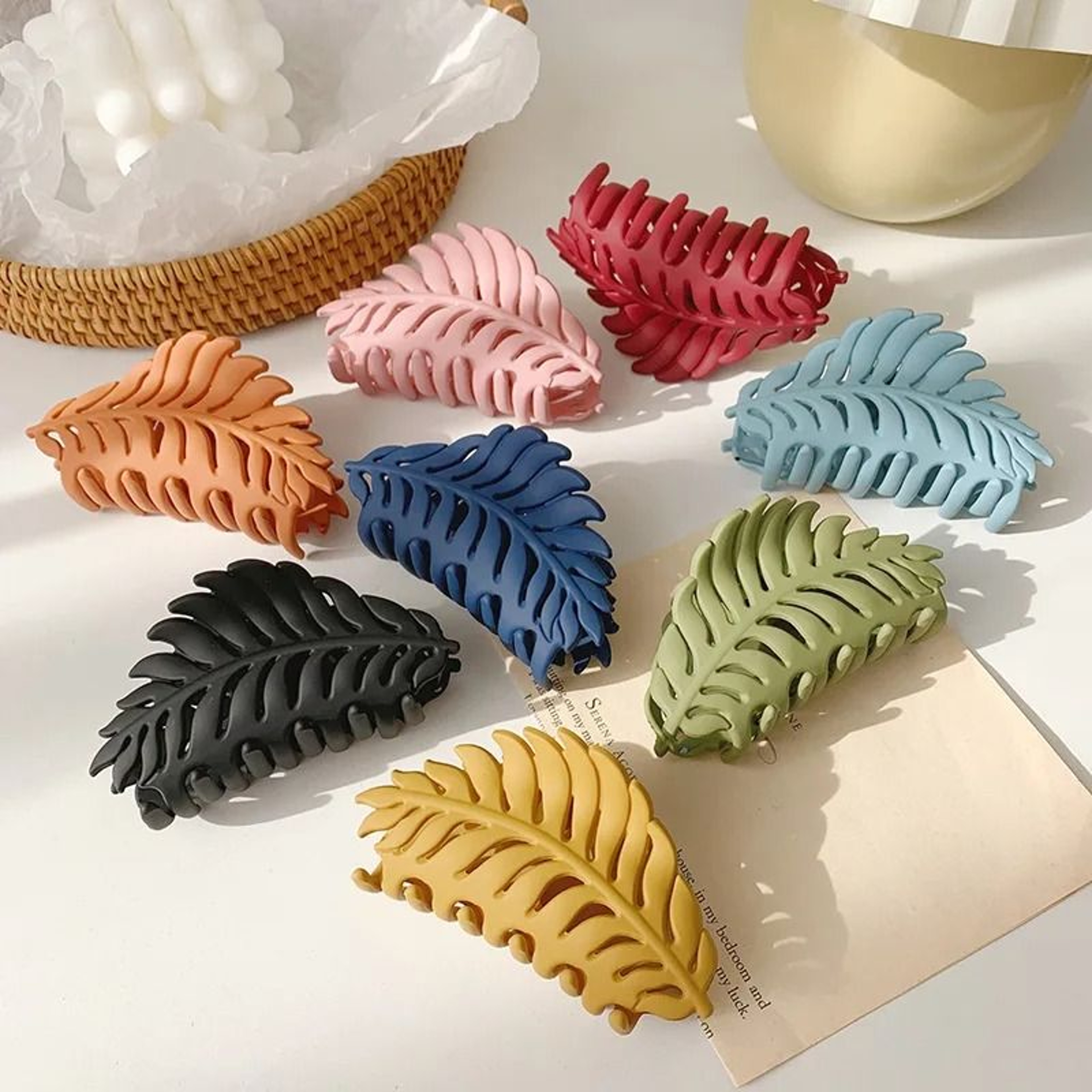 LeafTwist Ponytail Hair Claw 2