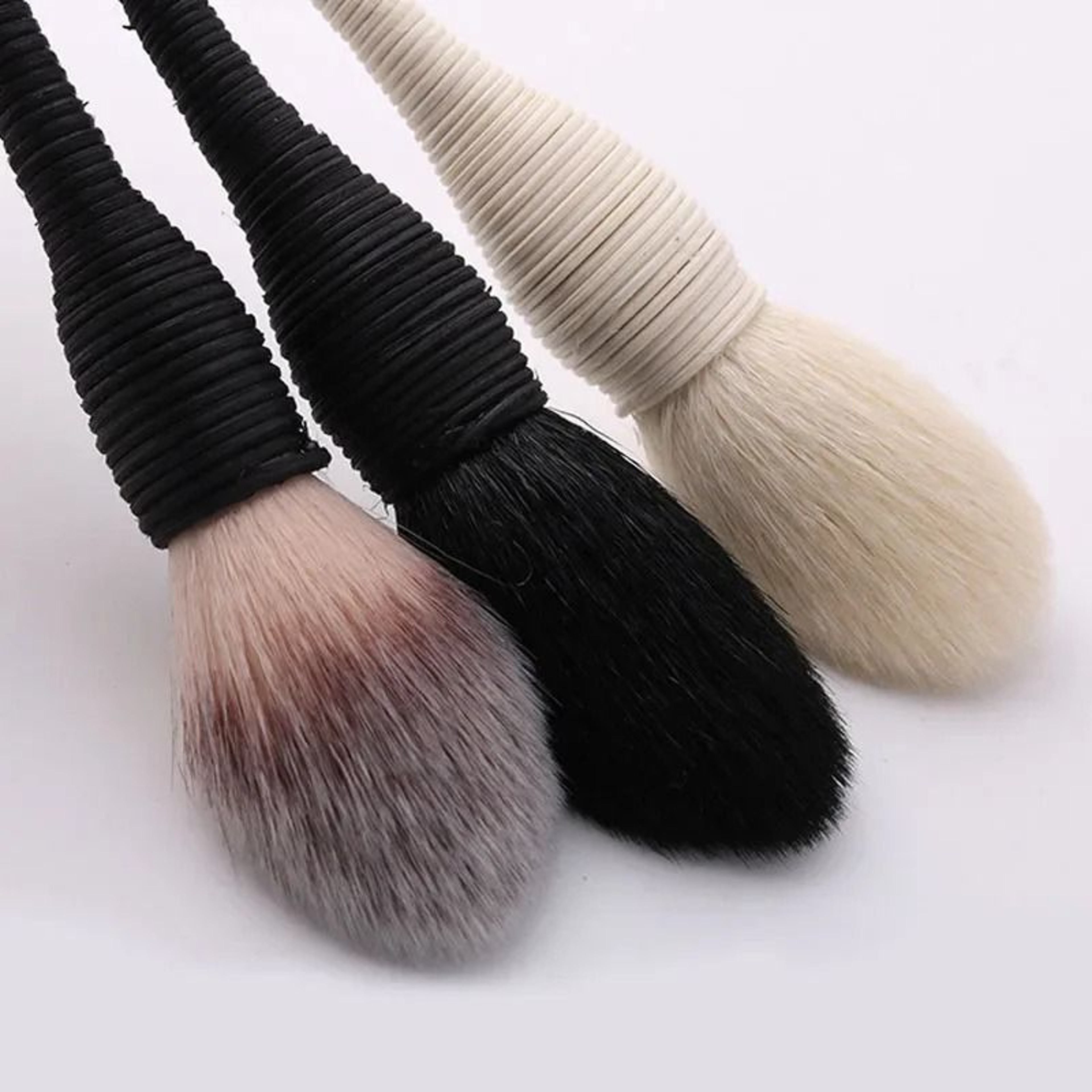 VelvetBloom Goat Hair Makeup Brush 2