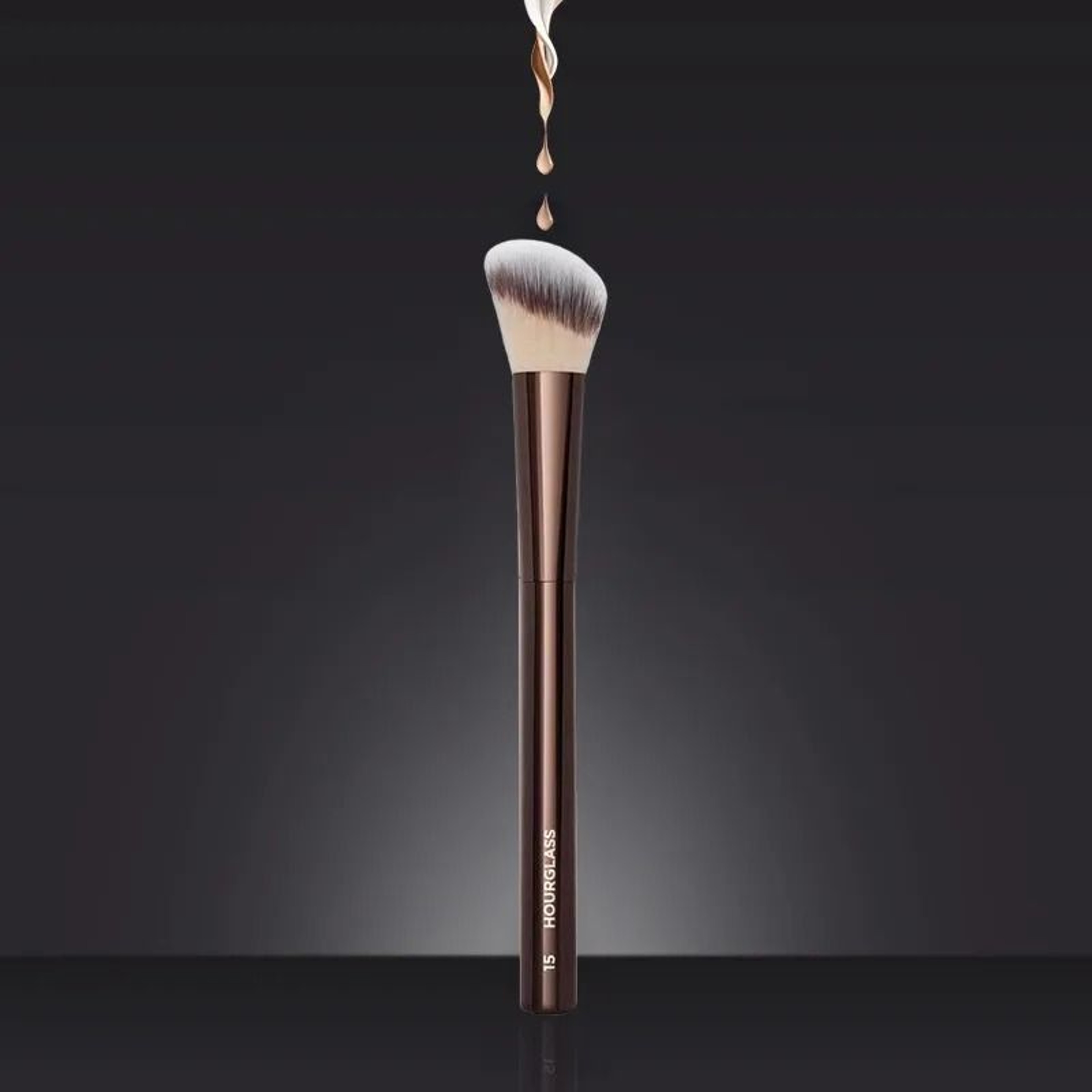 GlowSculpt Cream Blush Brush 4