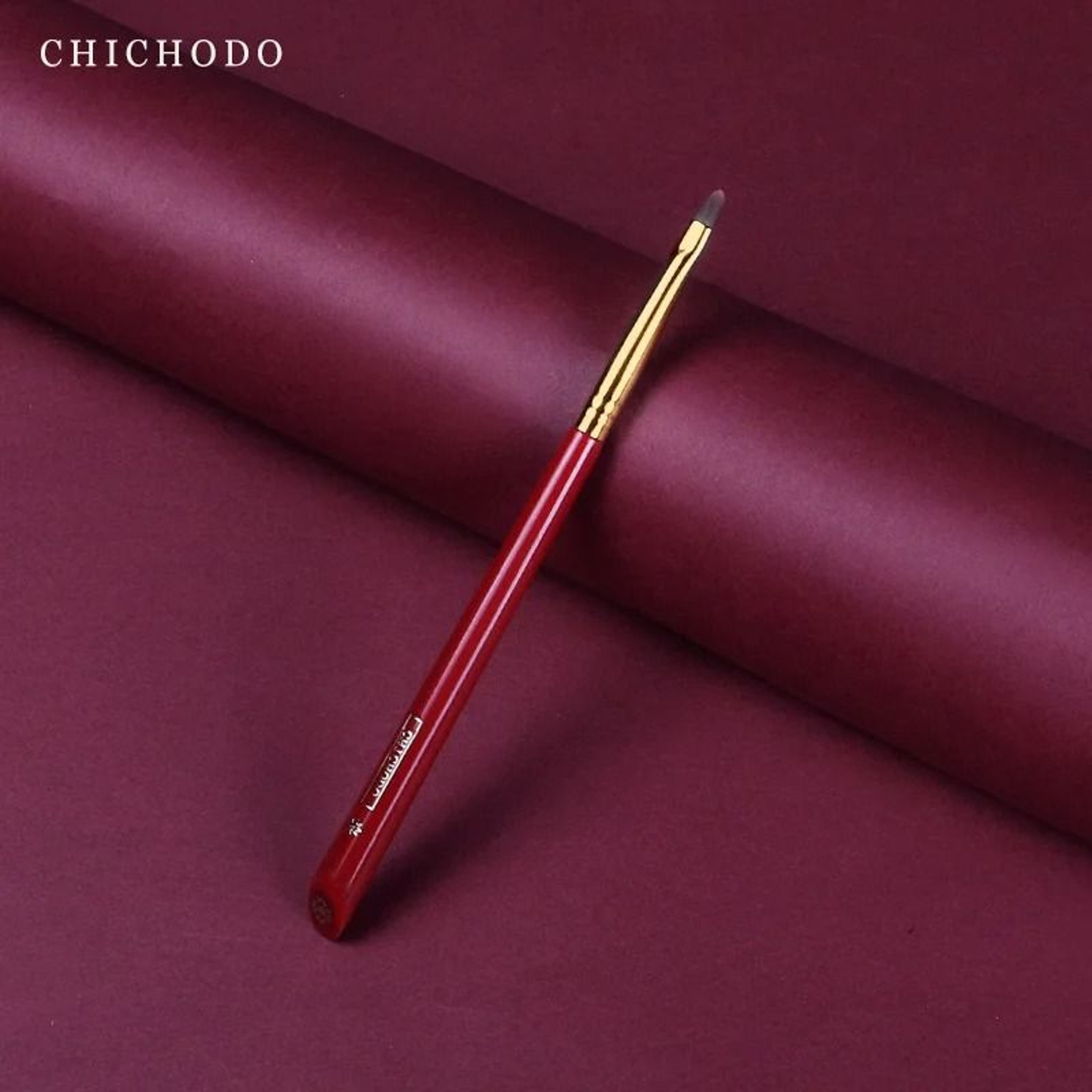 RoseLine Precision Makeup Brush 3