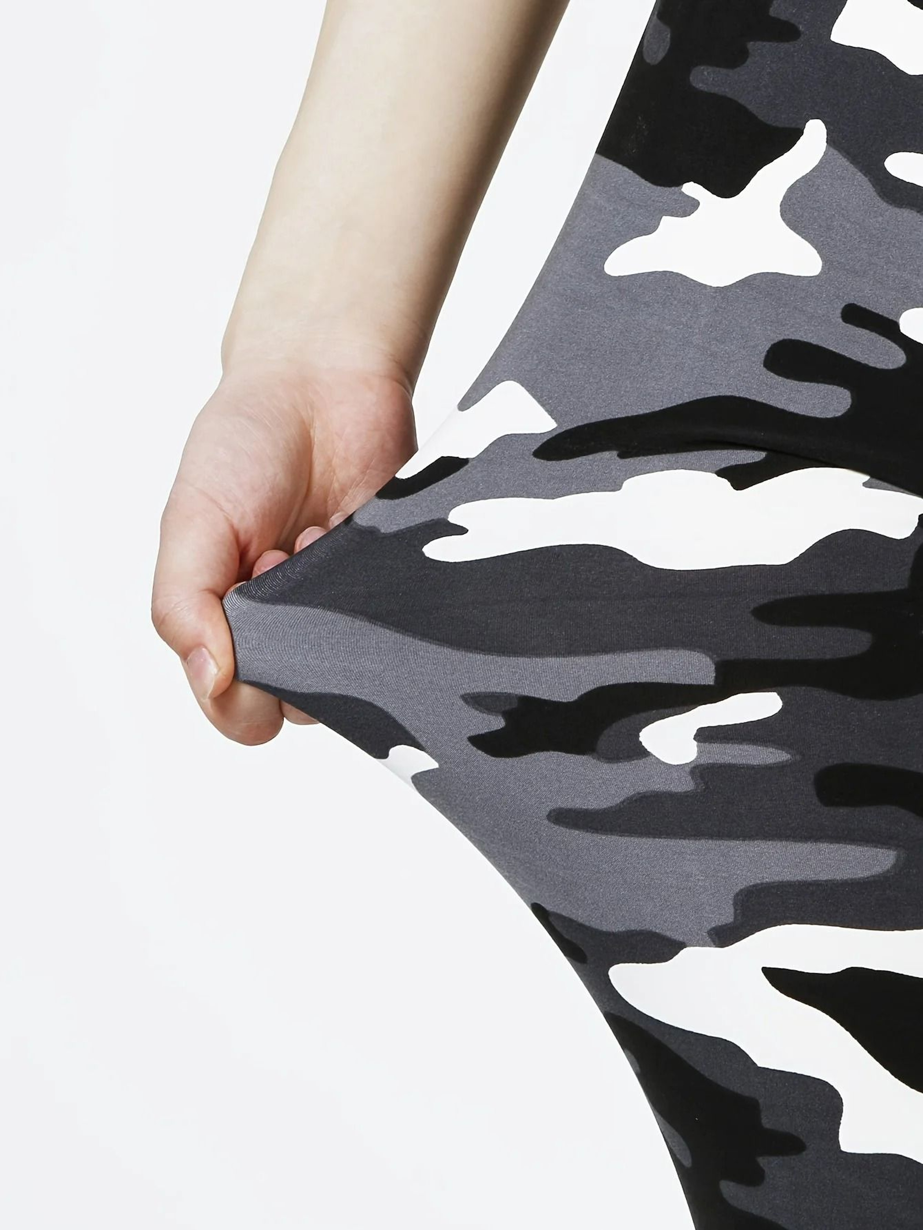 CamoFlex Plus Size Stretch Capri Leggings 5