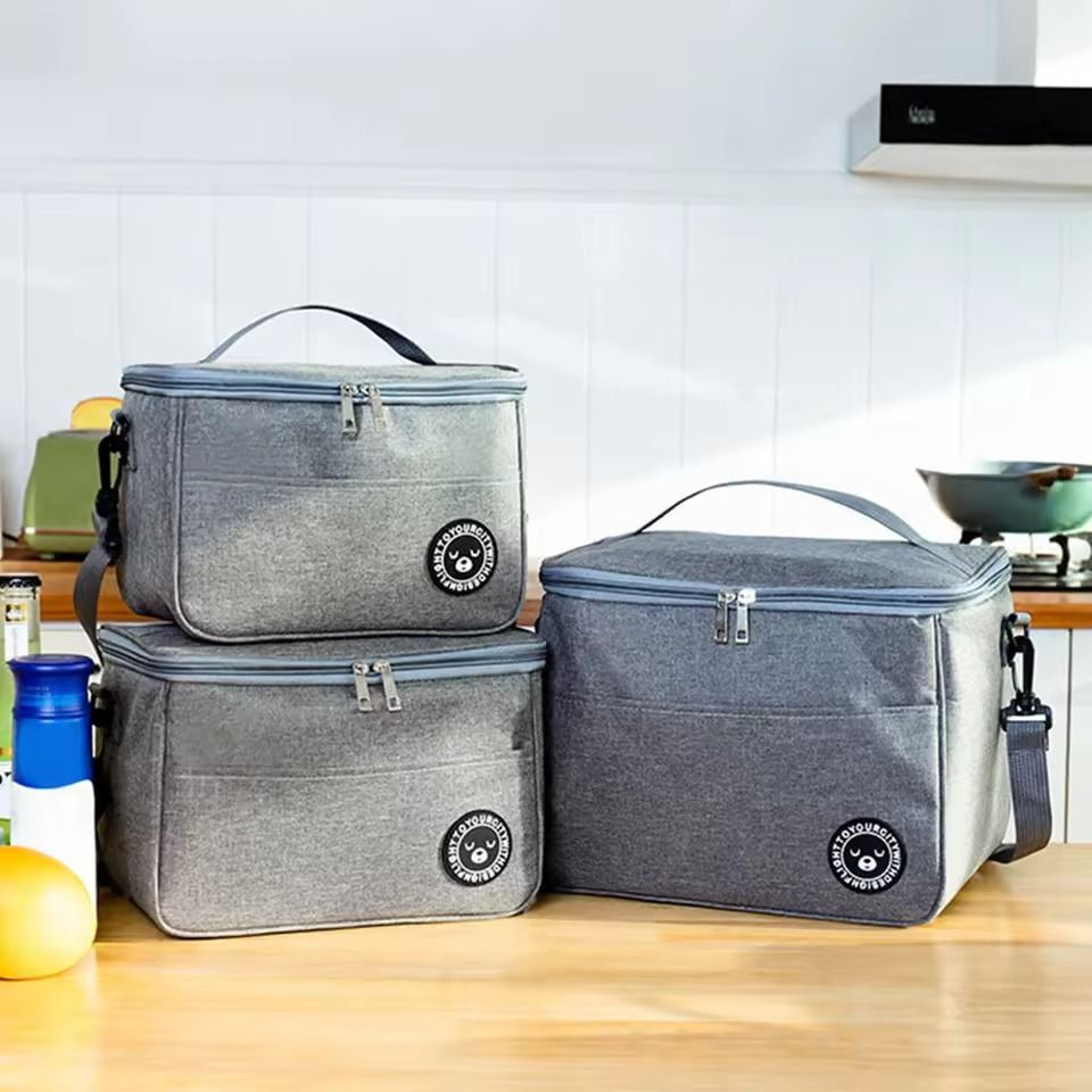 Insulated Lunch Bag With Shoulder Strap And Waterproof Lining 4