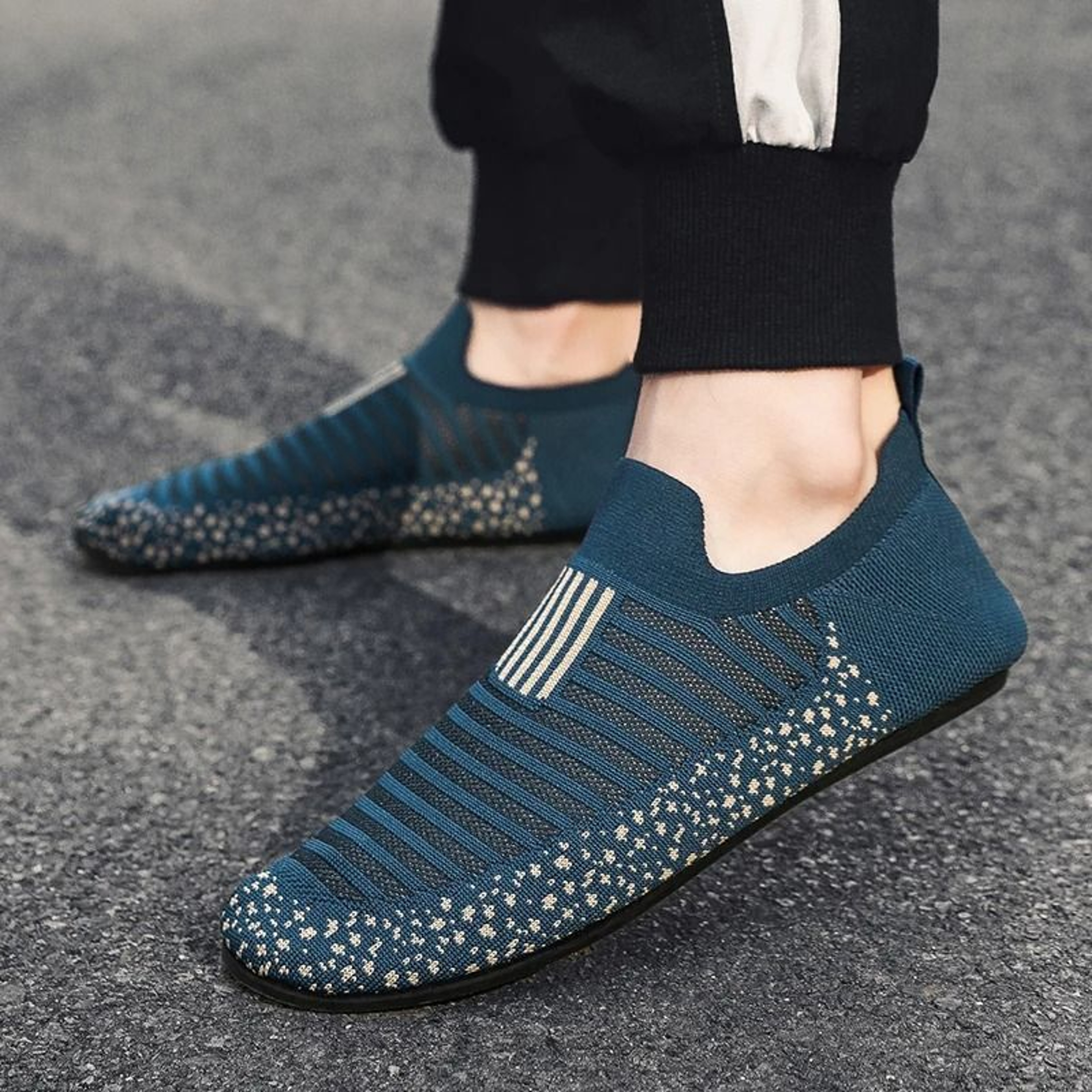 Men Comfortable Lightweight Breathable Moccasin Slippers For Casual Home Walking 0