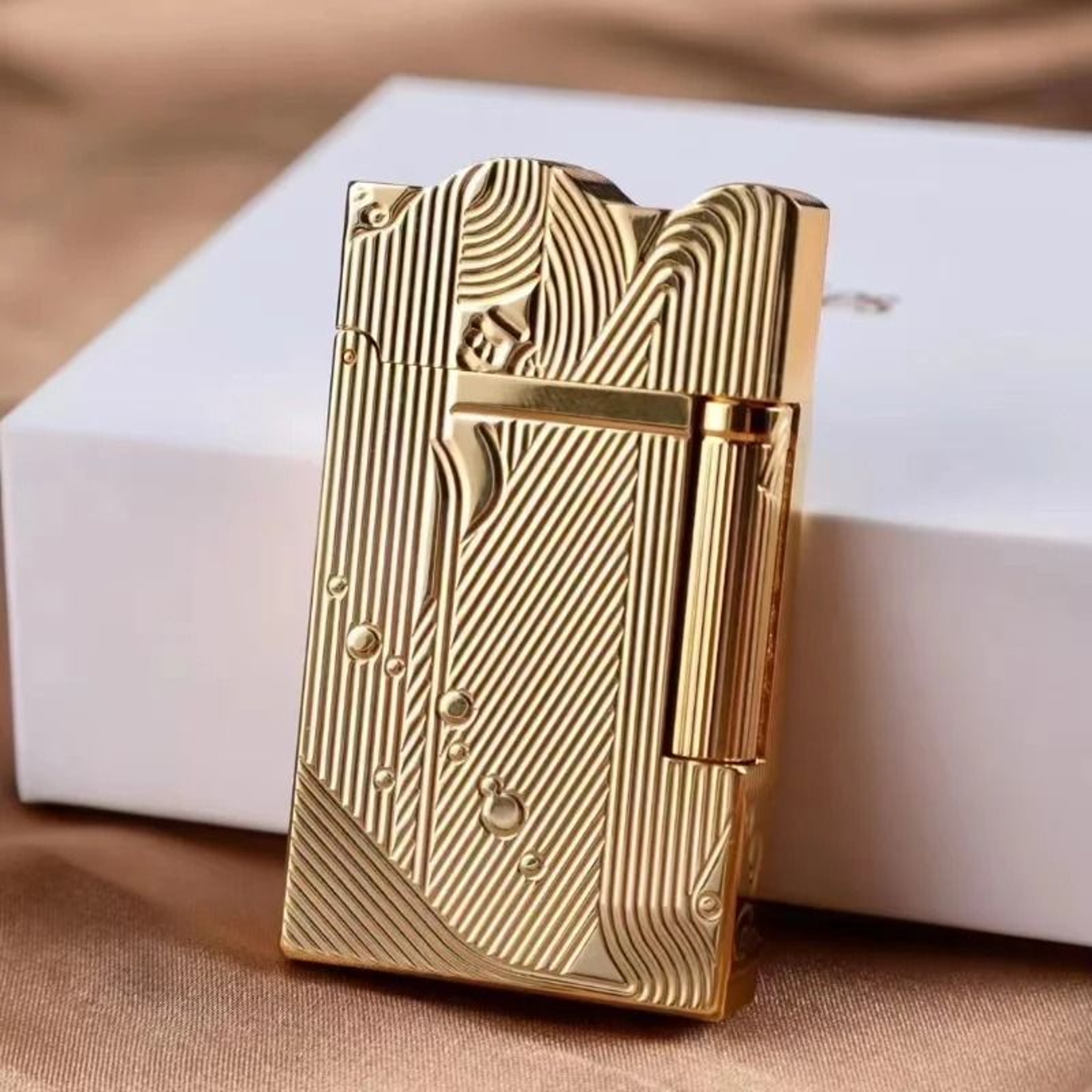 Gold Mermaid Pattern Vintage Pure Copper Gas Lighter 0