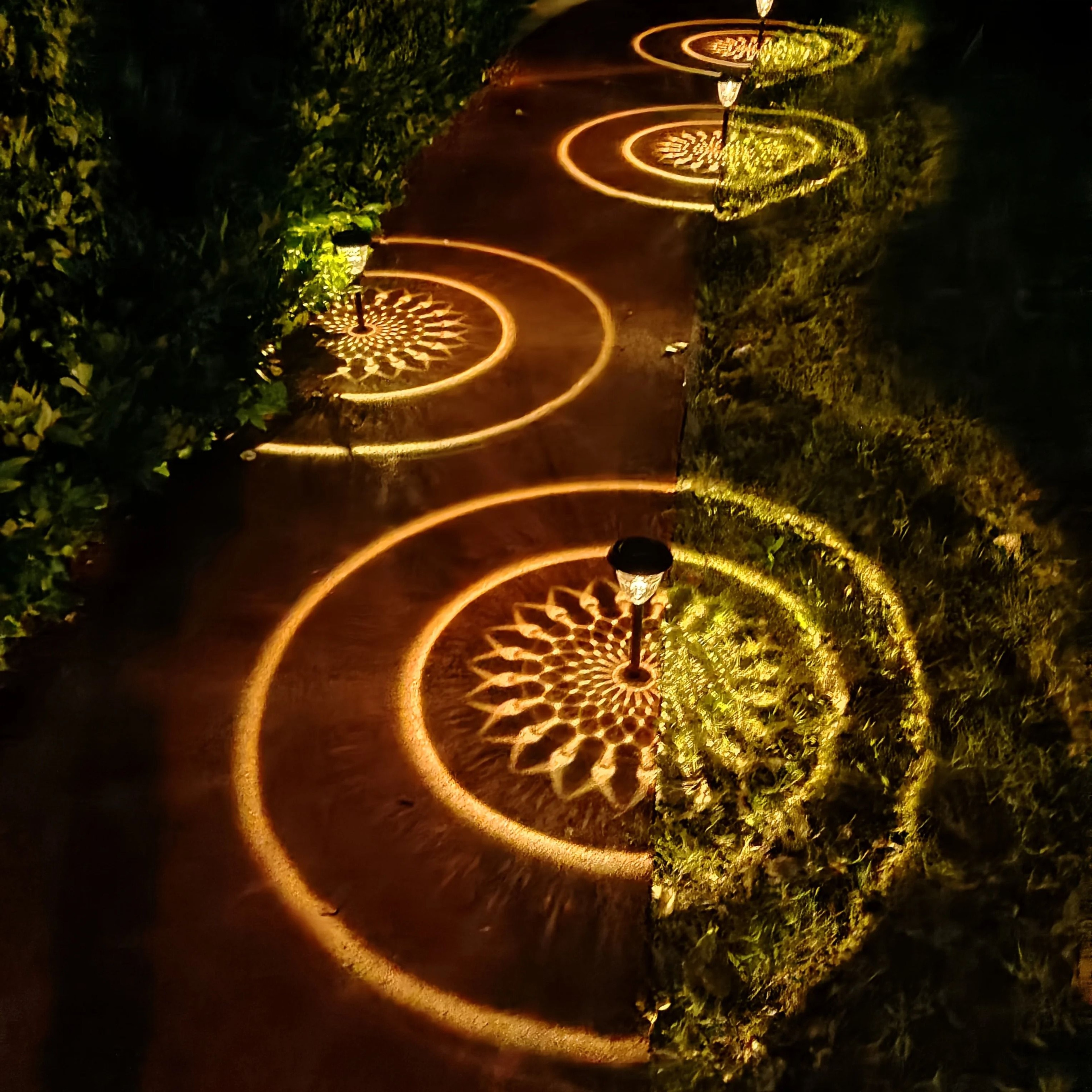 Solar Powered Outdoor Waterproof Circle Shadow Garden Light 0