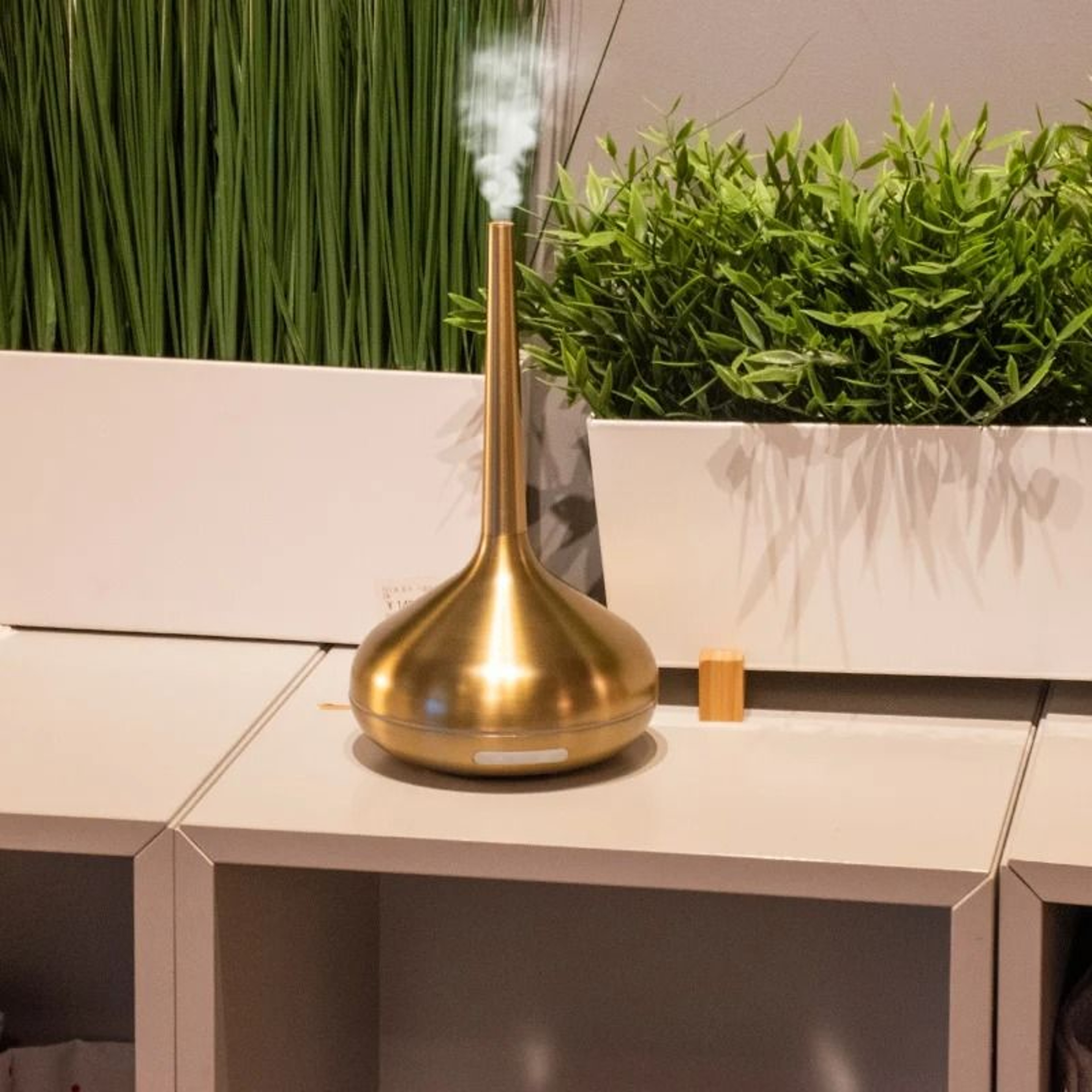 Ultrasonic Humidifier Silver Gold For Home And Office 3