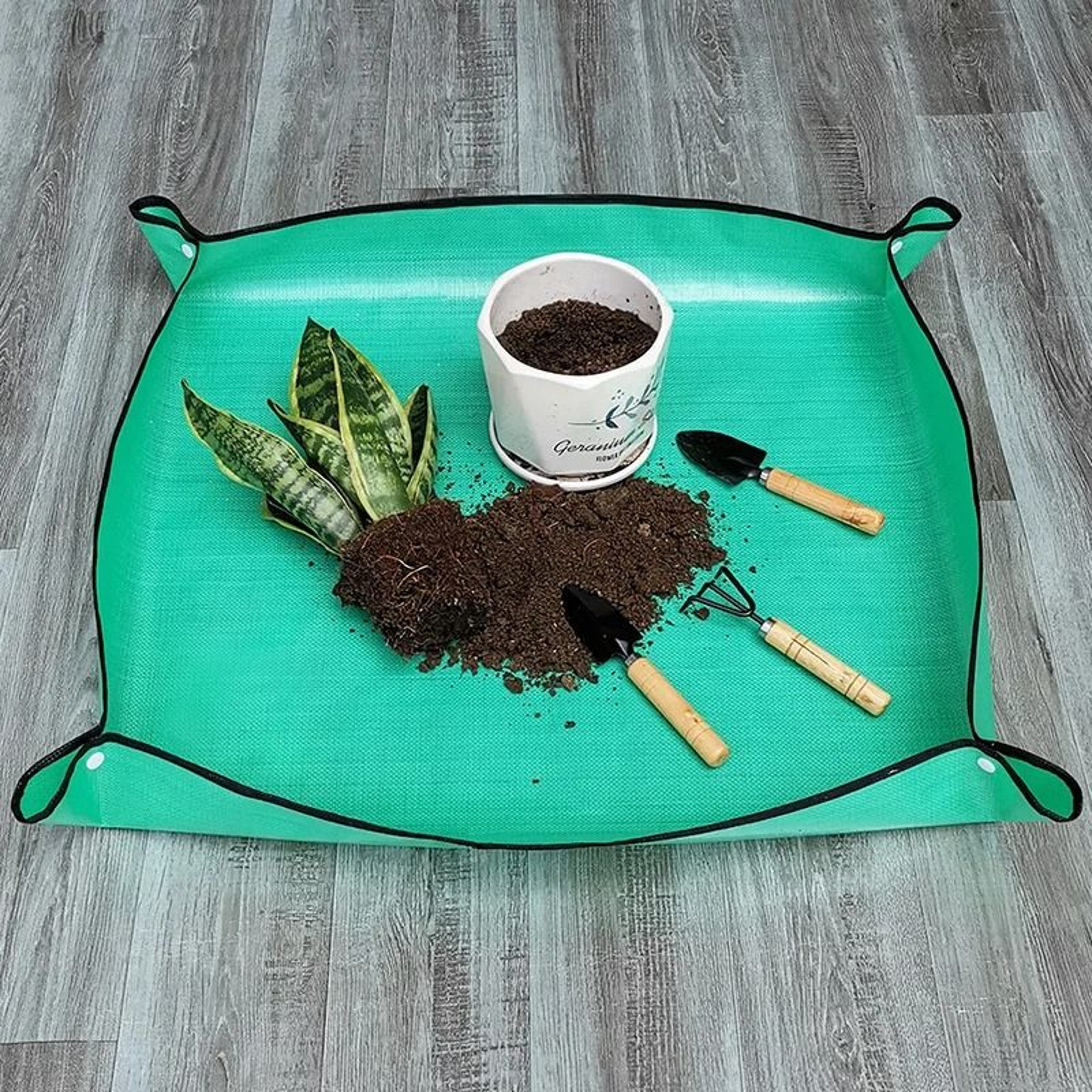 Gardening Transplanting Mat Waterproof Foldable PE Planting Pad 7