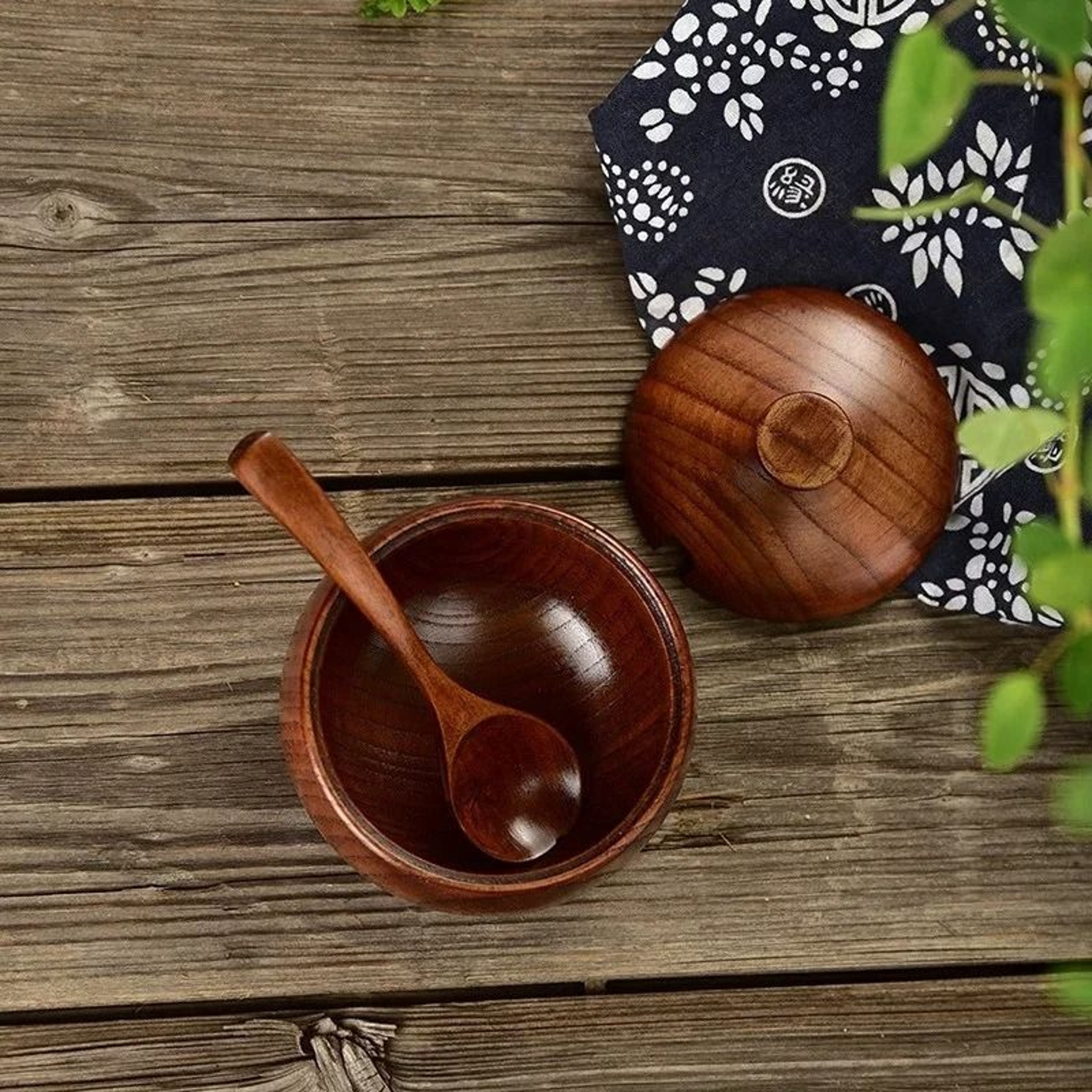 Wooden Salt Shaker Vintage Seasoning Jar With Lid Household Spice Container 2