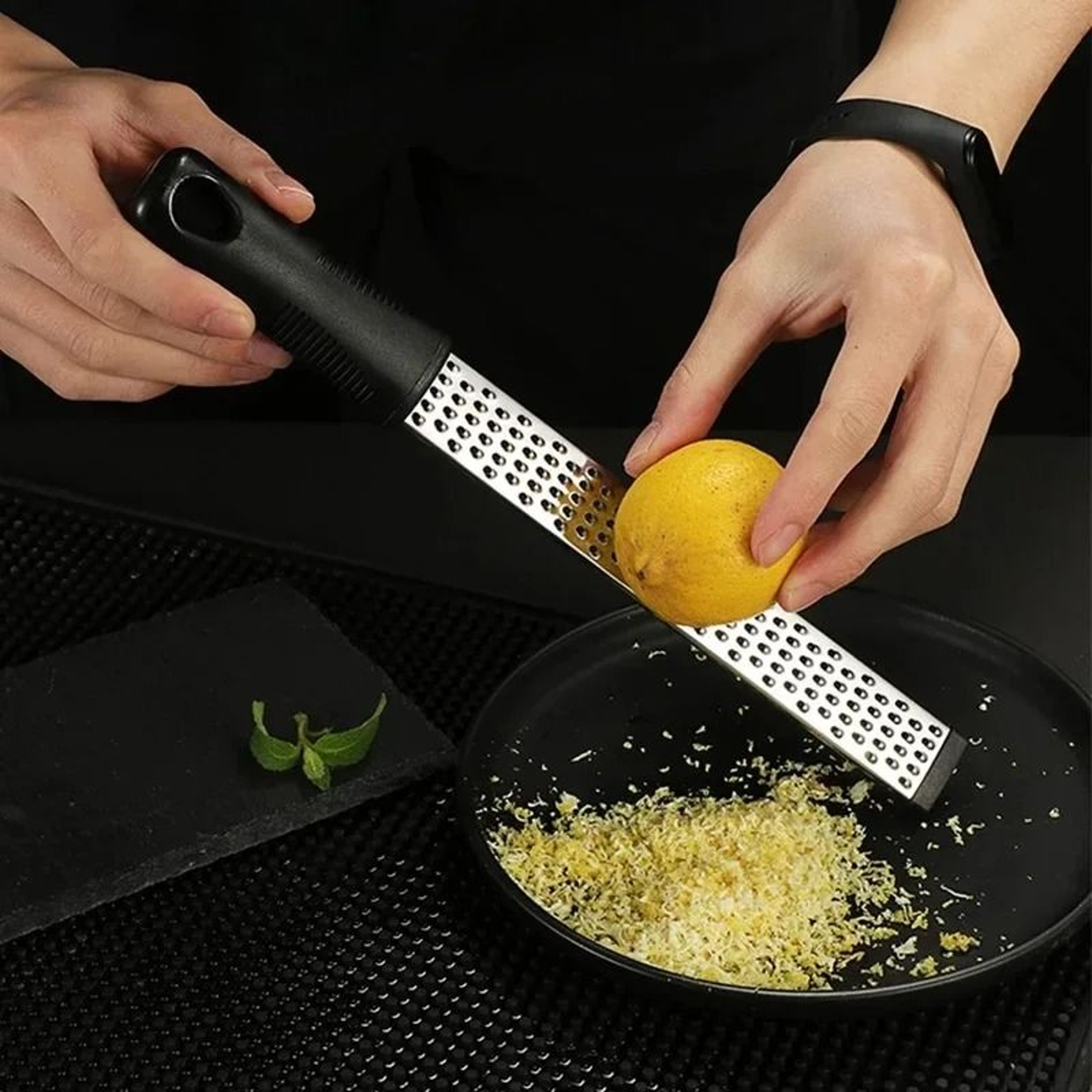 Stainless Steel Manual Grater Non Slip Handle Kitchen Tool 1