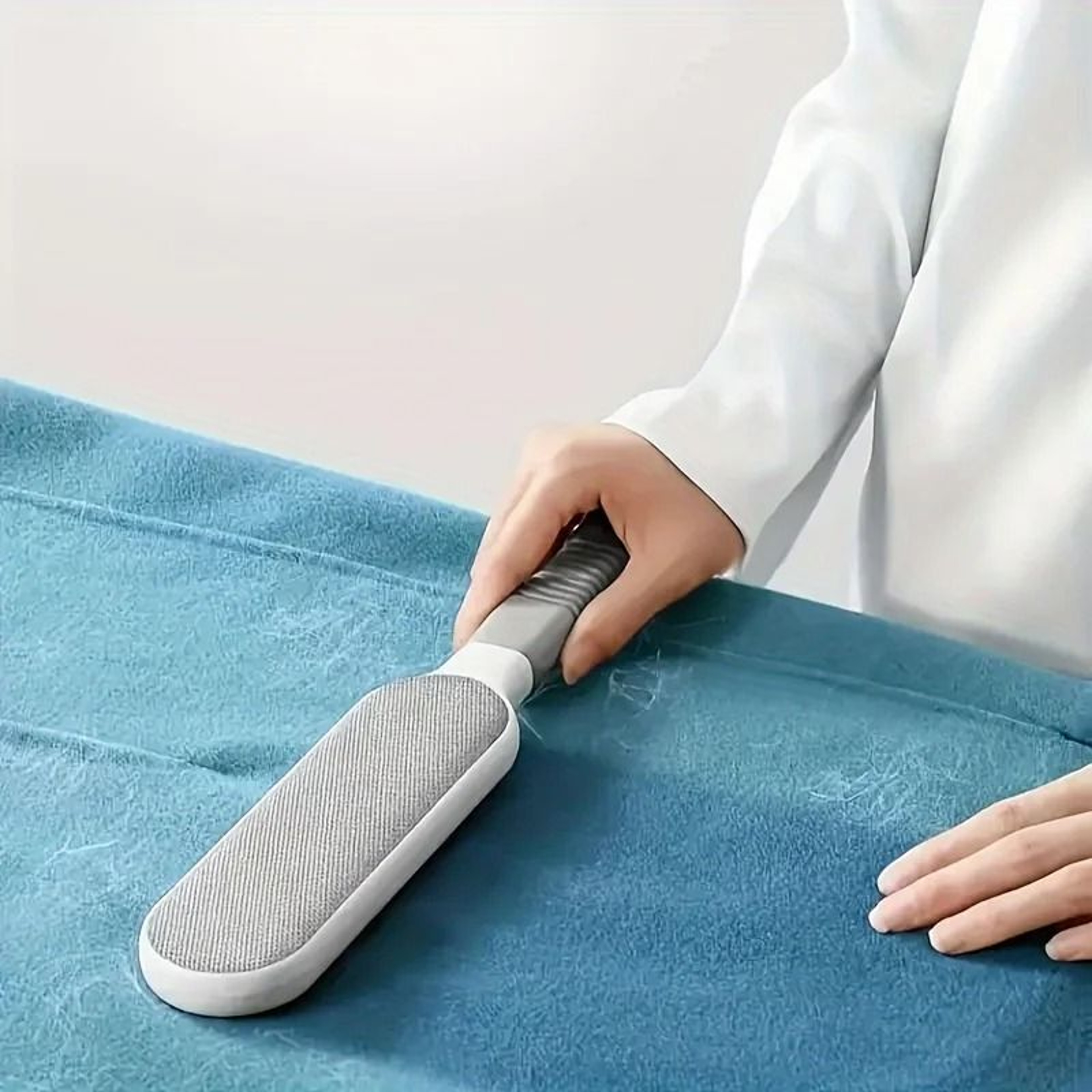Double Sided Pet Hair Remover Manual Electrostatic Lint Brush For Clothes Furniture And Carpet 4