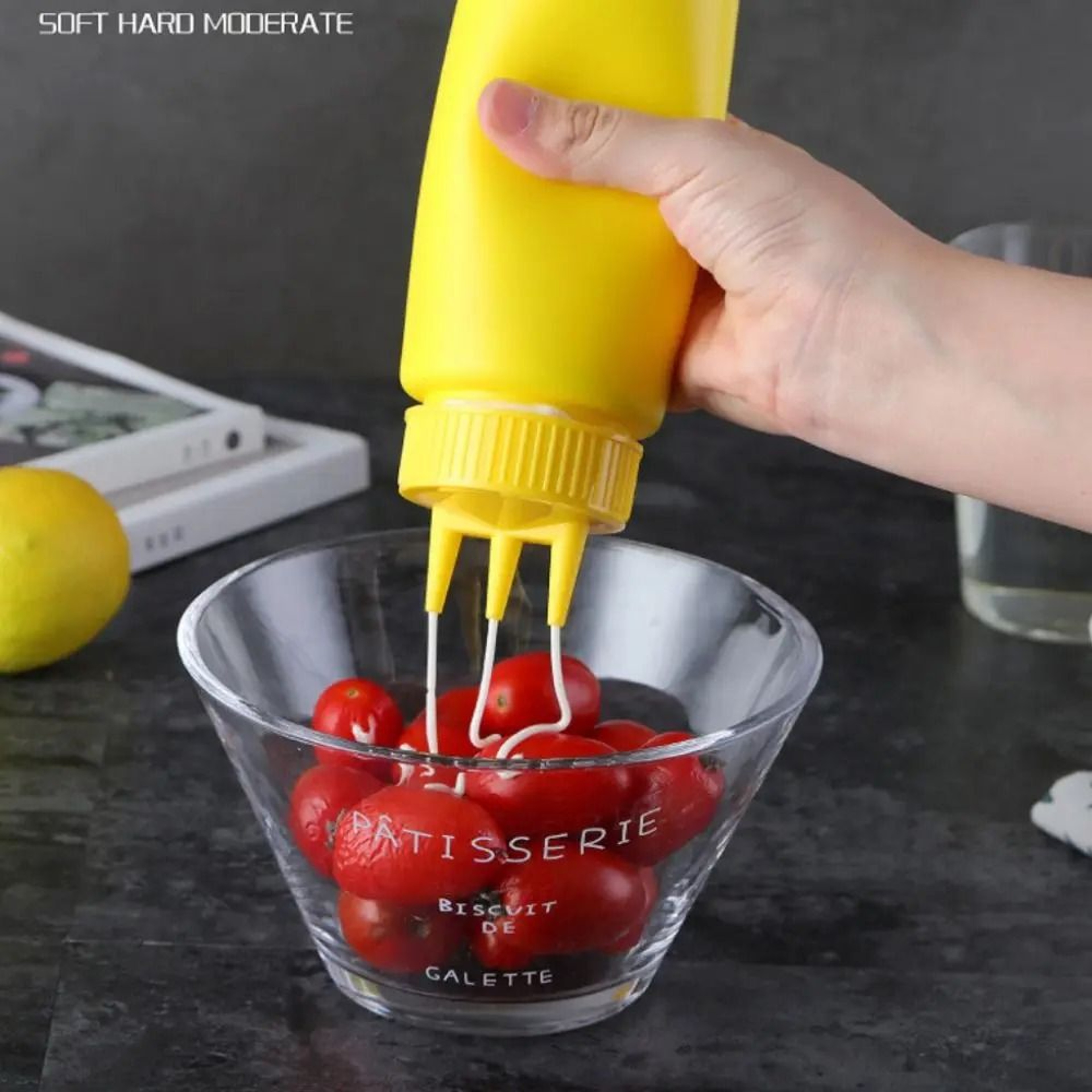 Plastic Graduated Squeeze Sauce Bottle With Three Nozzles For Condiments 2