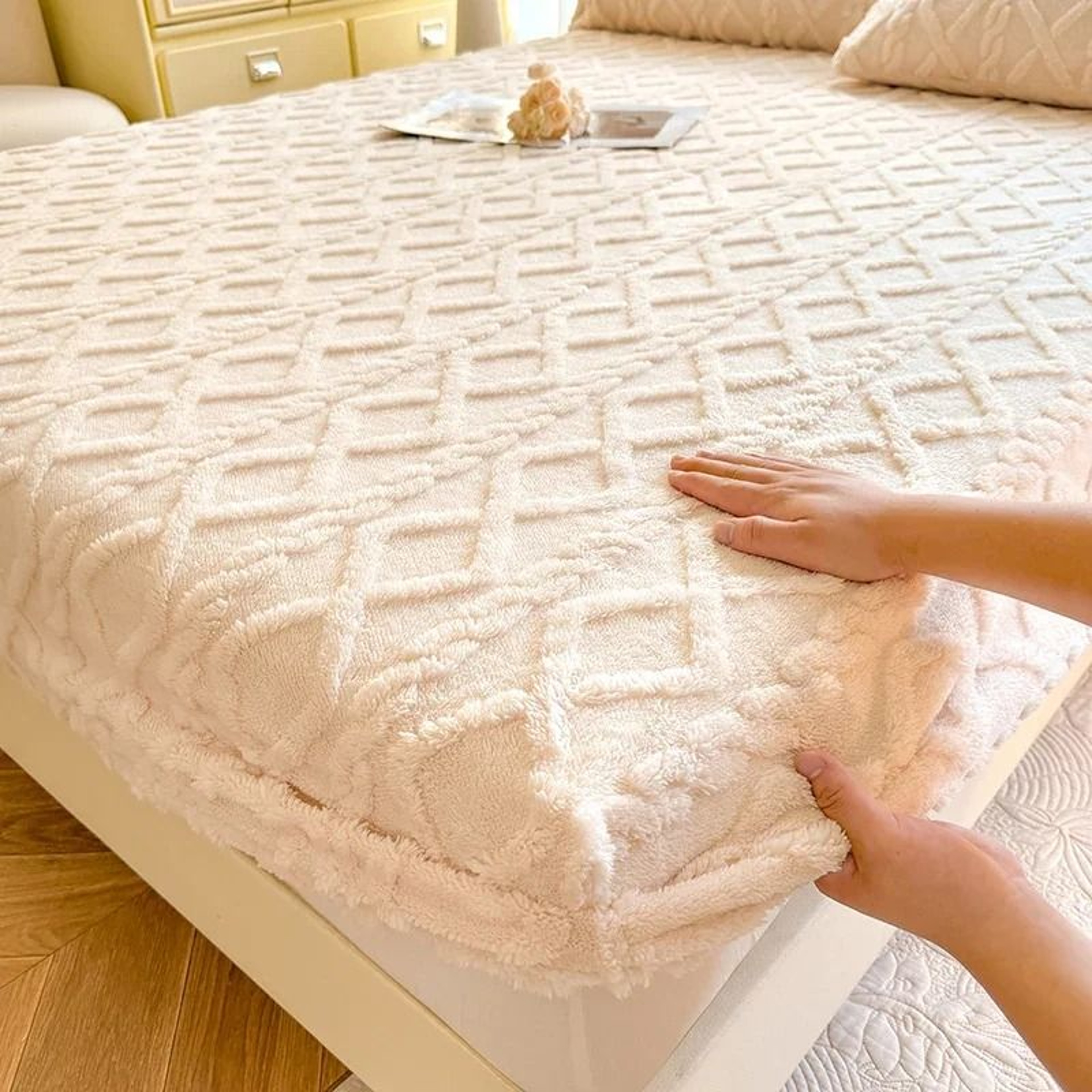 Winter Warm Bed Sheet With Elastic Band Soft Coral Fleece Fitted Mattress Cover 0