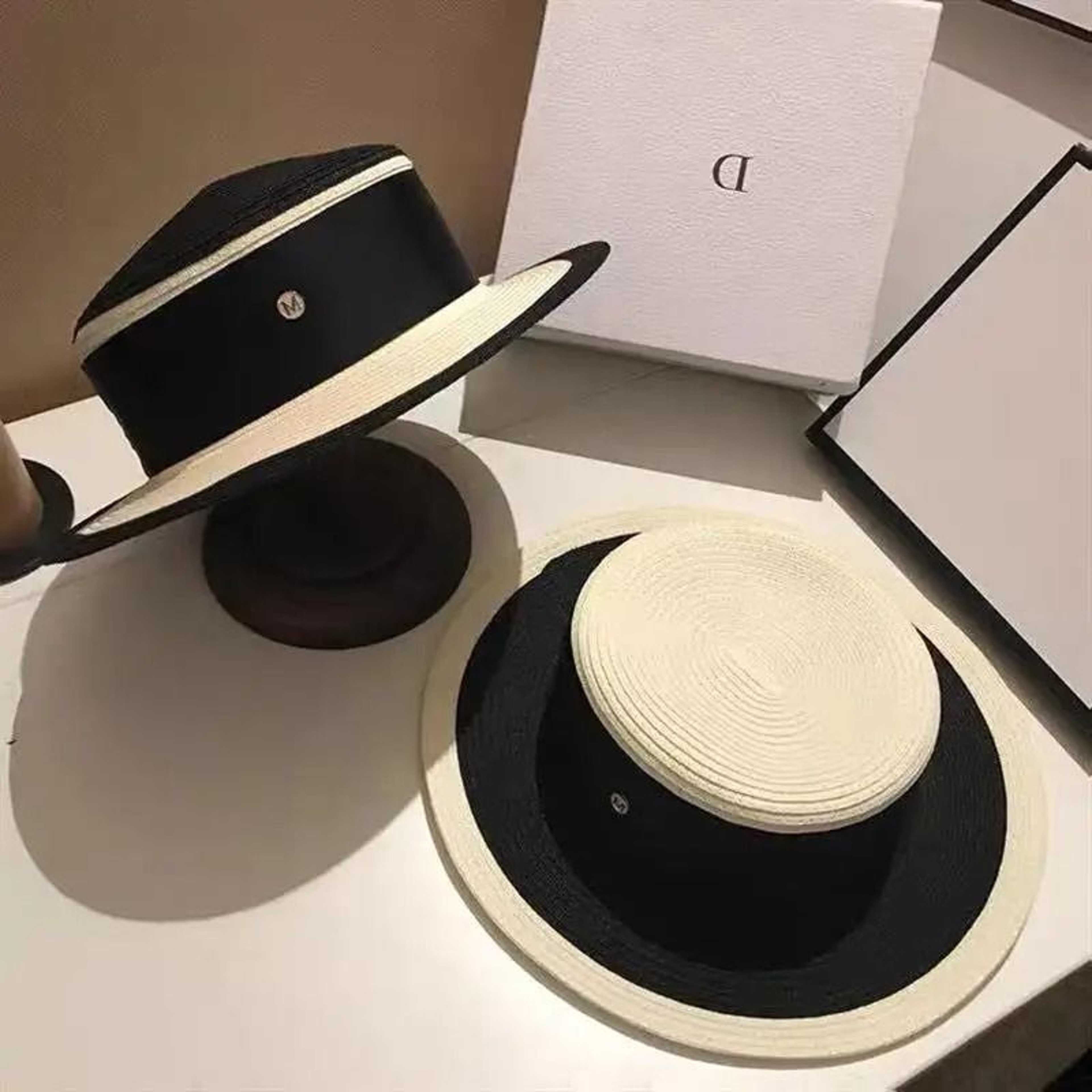 Hepburn Style Womens Flat Top Straw Hat Elegant Black White Fashion Sun Hat 2